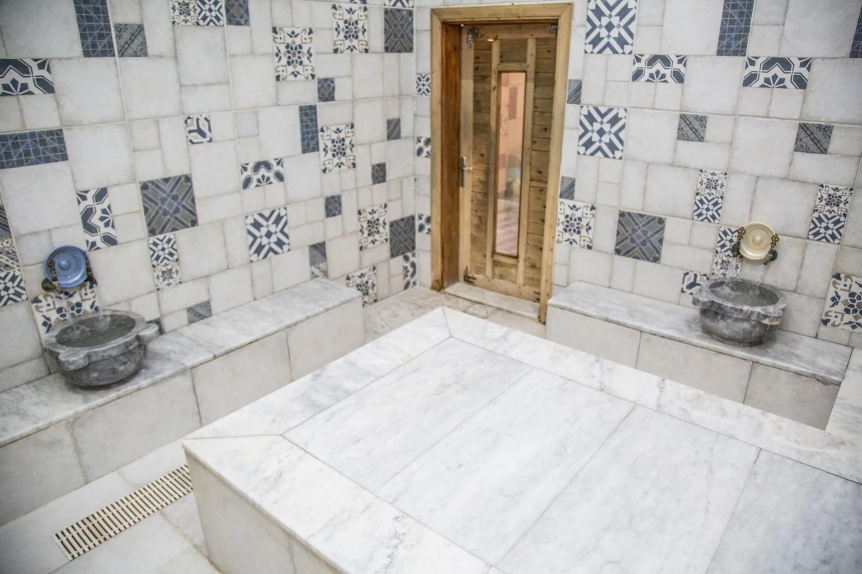 Open Air Bath in Reis Thermal Otel