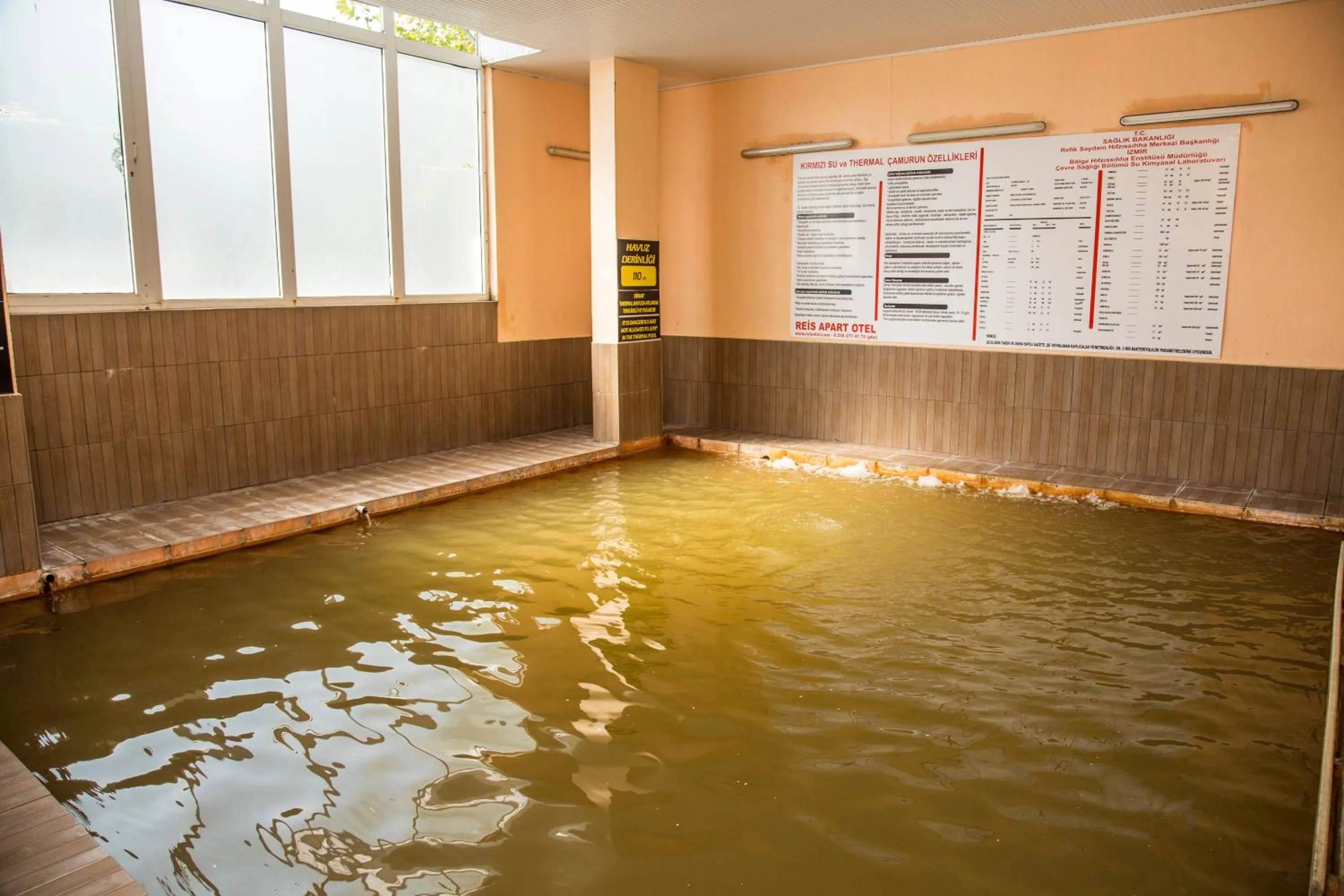 Hot Spring Bath in Reis Thermal Otel