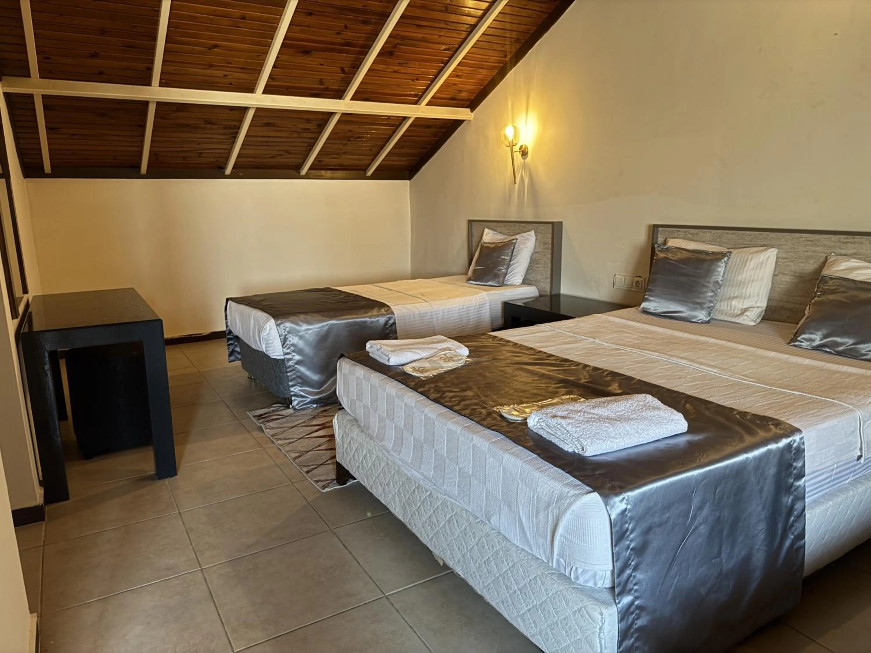 Bedroom, Bed in Reis Thermal Otel