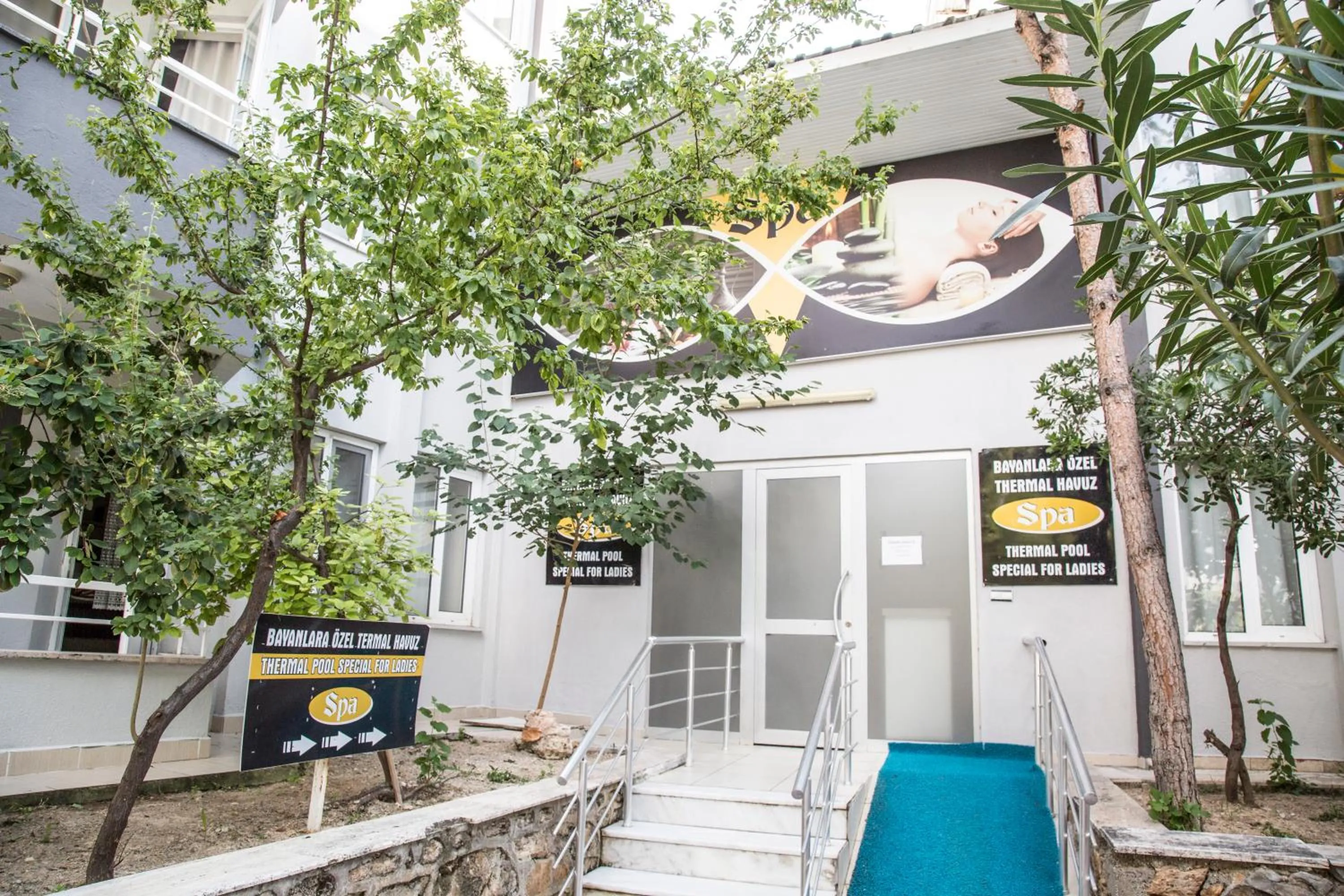 Hot Spring Bath in Reis Thermal Otel