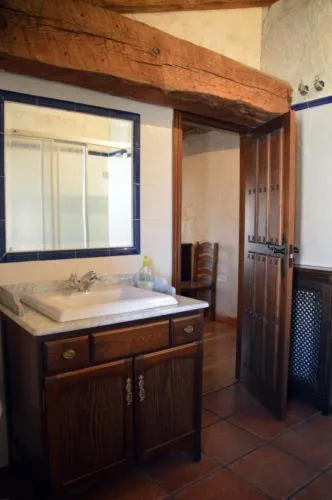 Bathroom, Bed in Casa Rural El Molino I