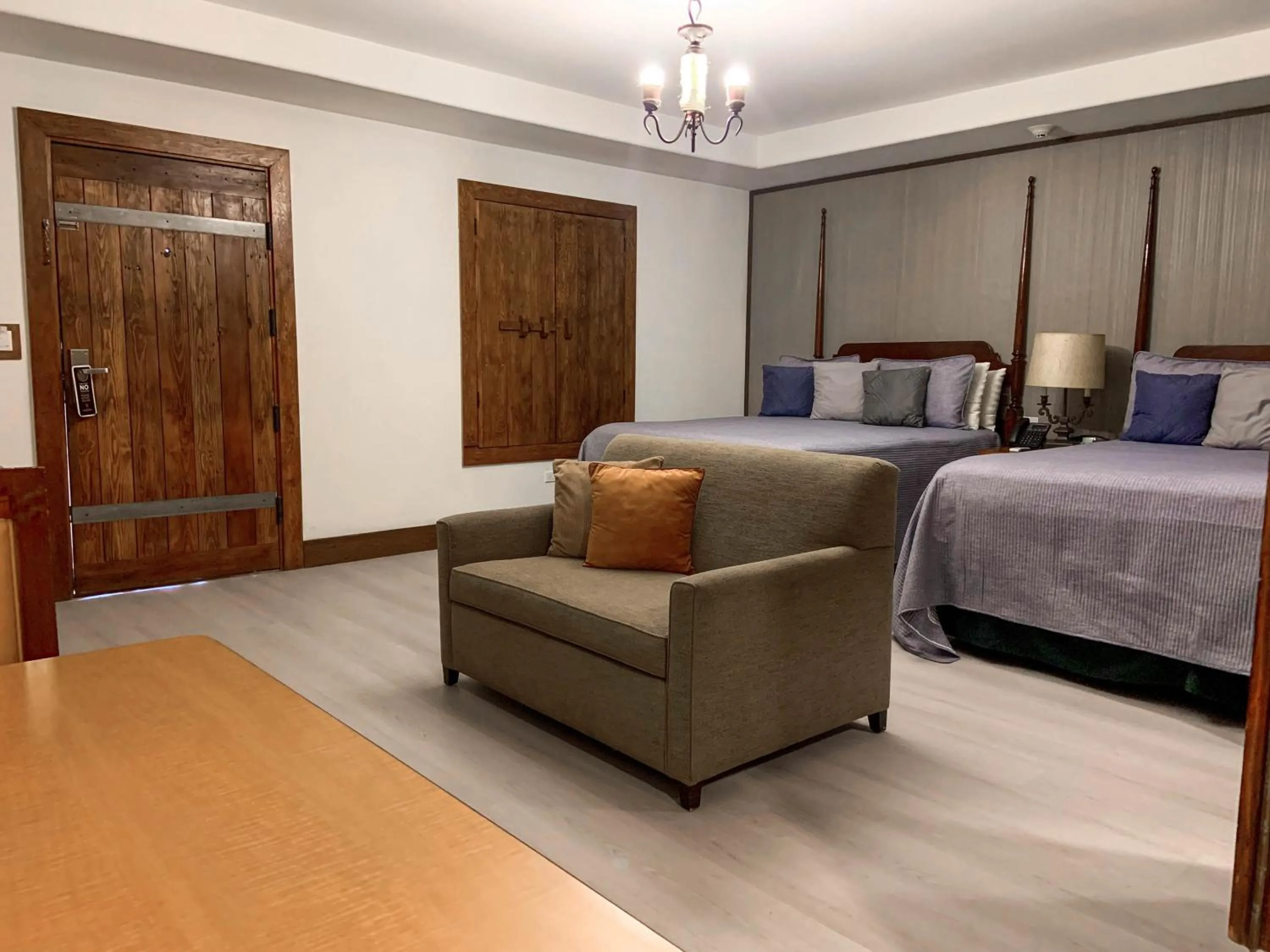 Living room, Bed in Hotel Hacienda Santana