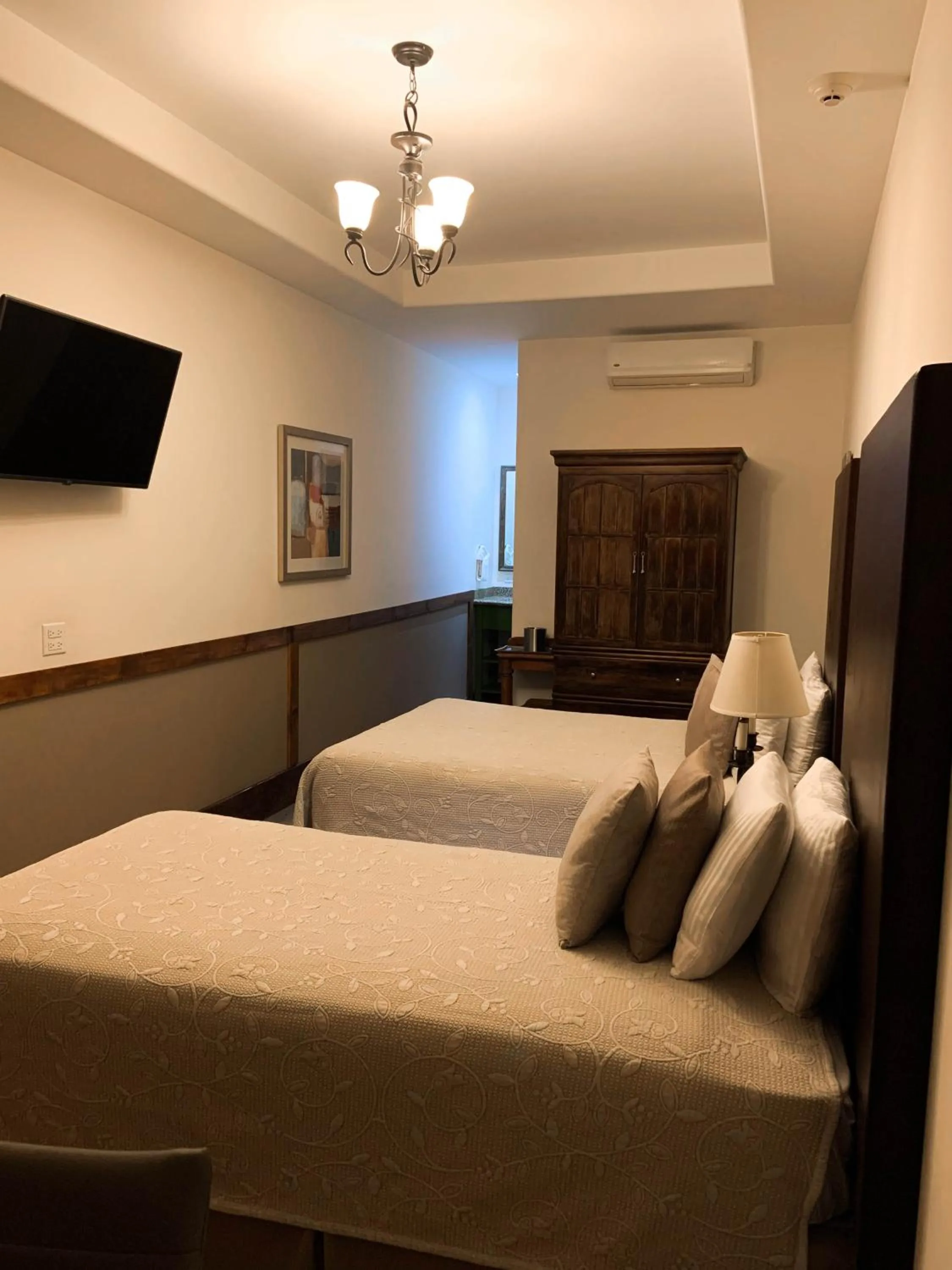 TV and multimedia, Bed in Hotel Hacienda Santana