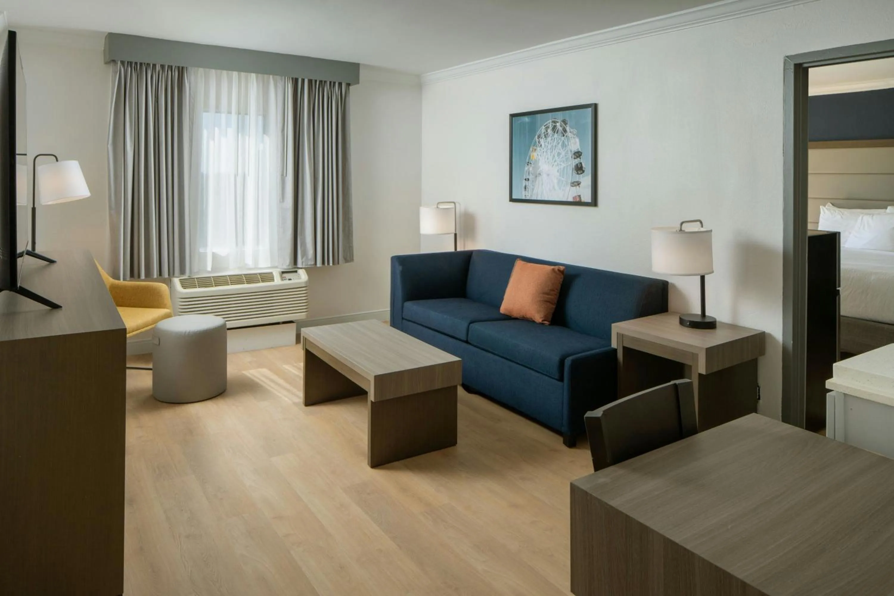 Photo of the whole room in City Express by Marriott New Orleans 1-10