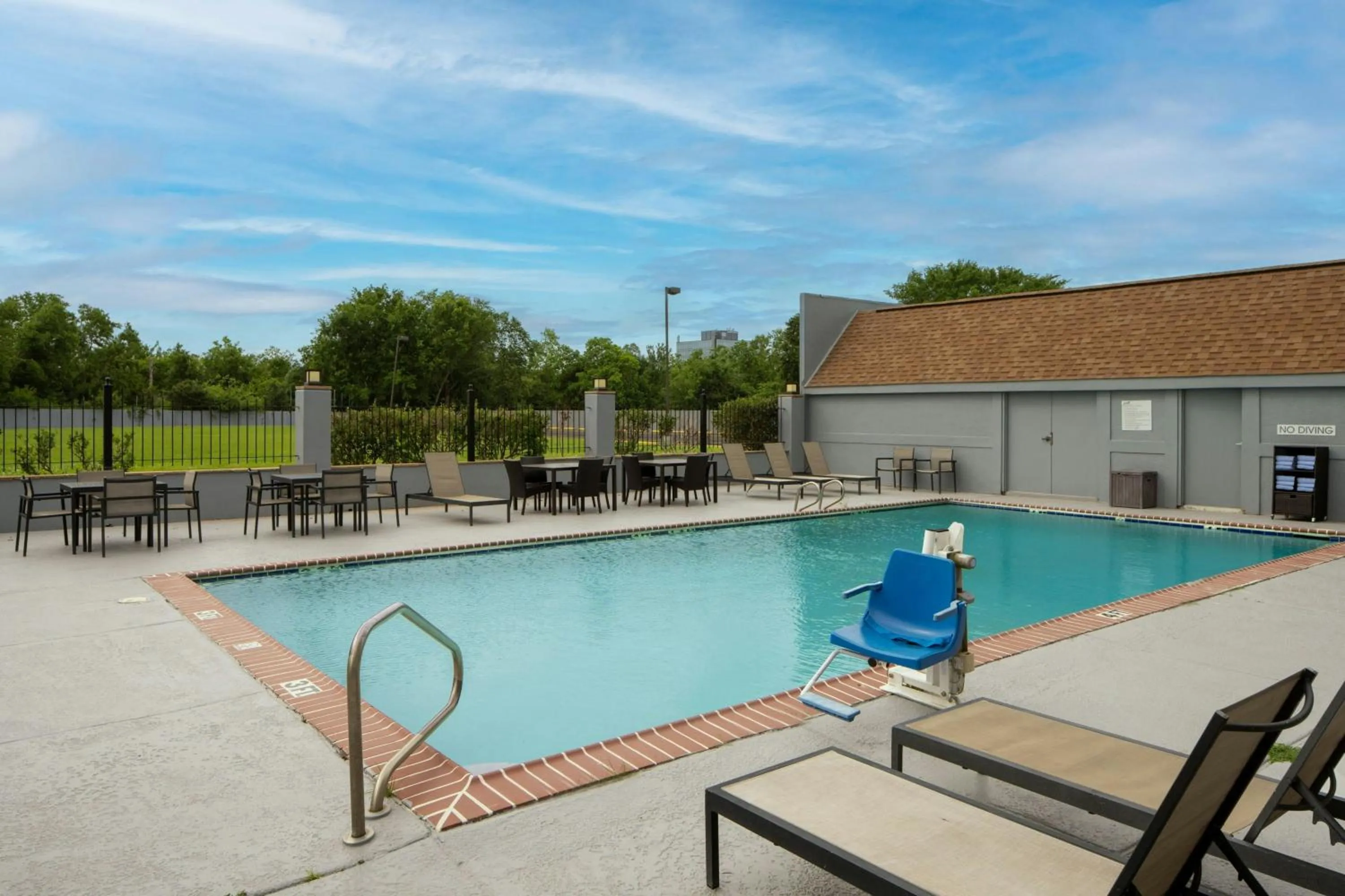 Swimming pool in City Express by Marriott New Orleans 1-10