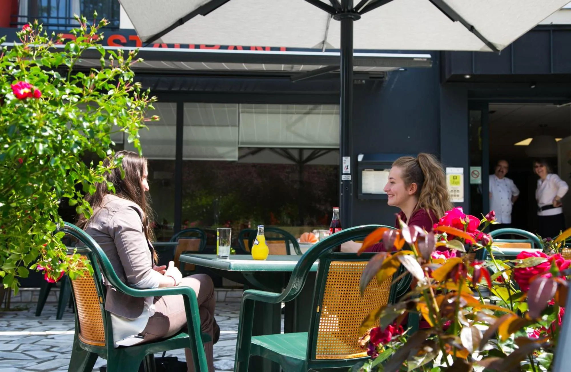 Guests in Logis Hôtel Auberge de la Rose