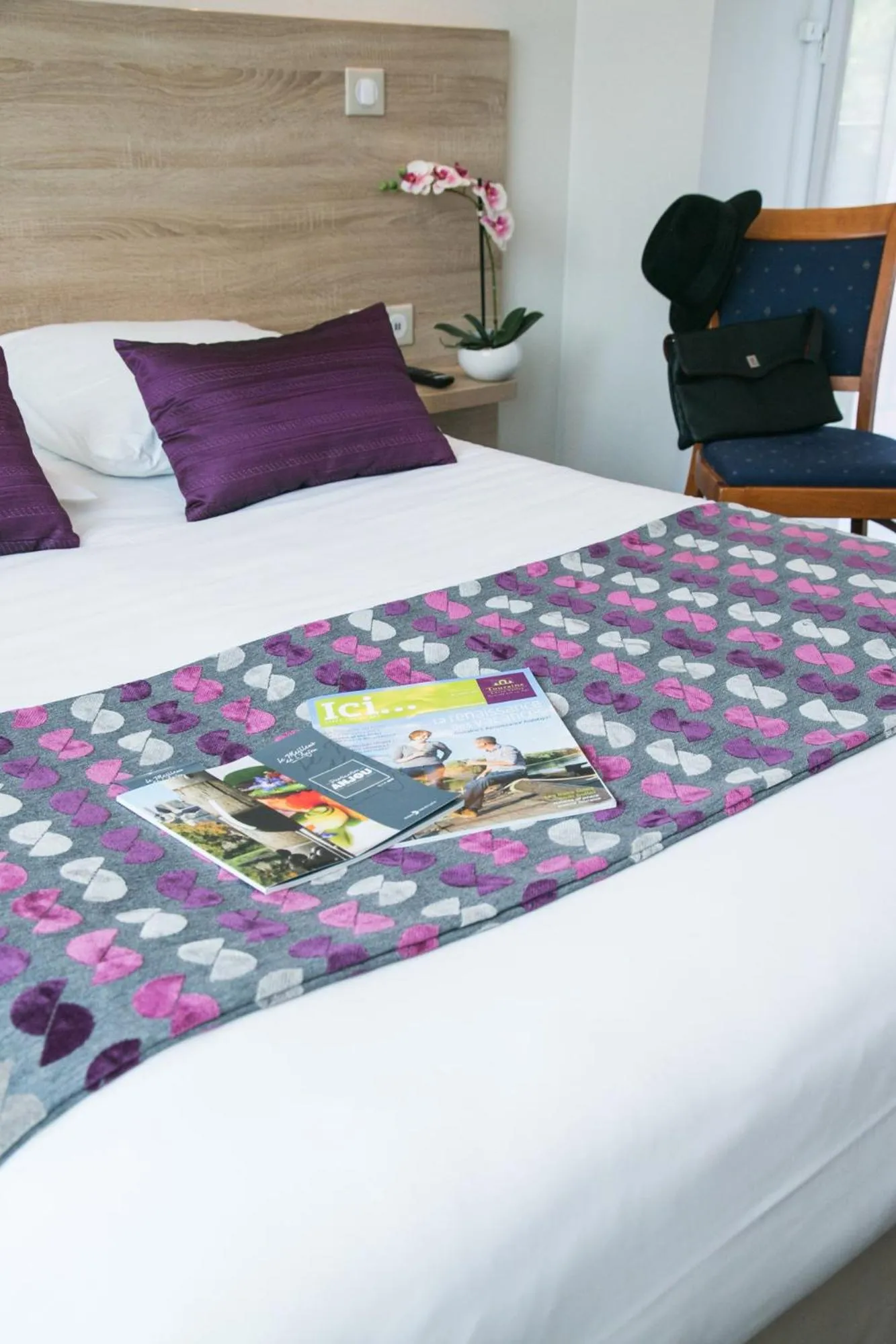 Decorative detail, Bed in Logis Hôtel Auberge de la Rose