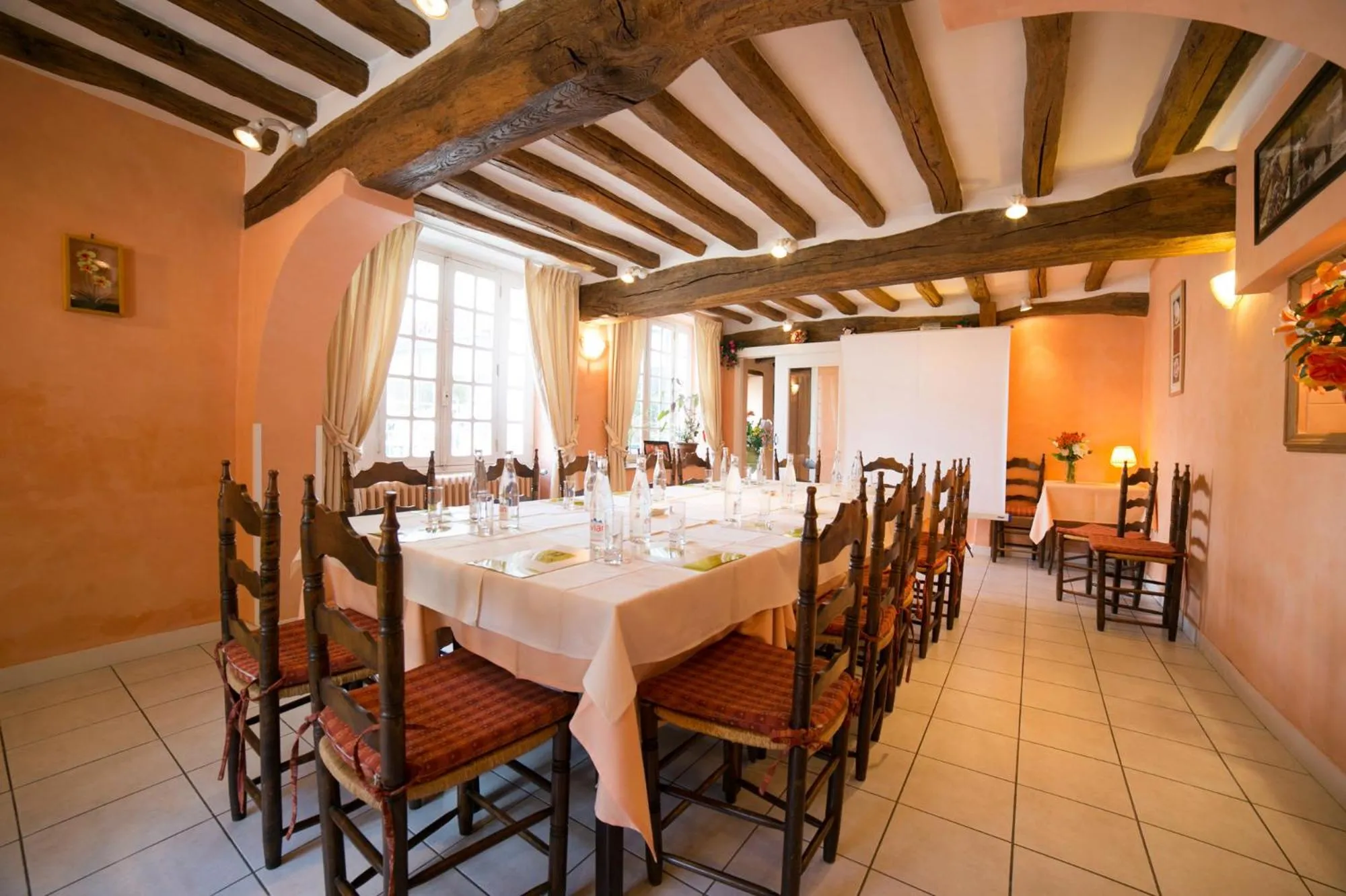 Meeting/conference room in Logis Hôtel Auberge de la Rose