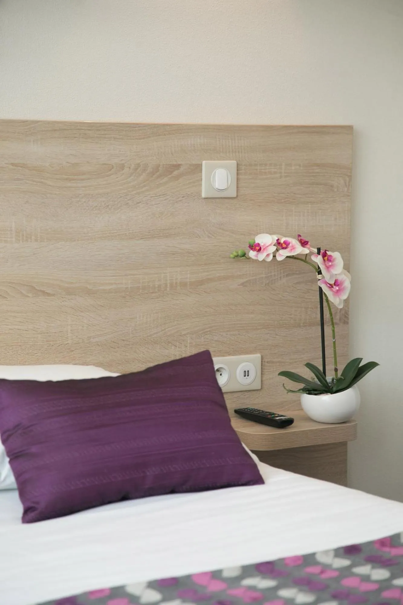 Decorative detail, Bed in Logis Hôtel Auberge de la Rose