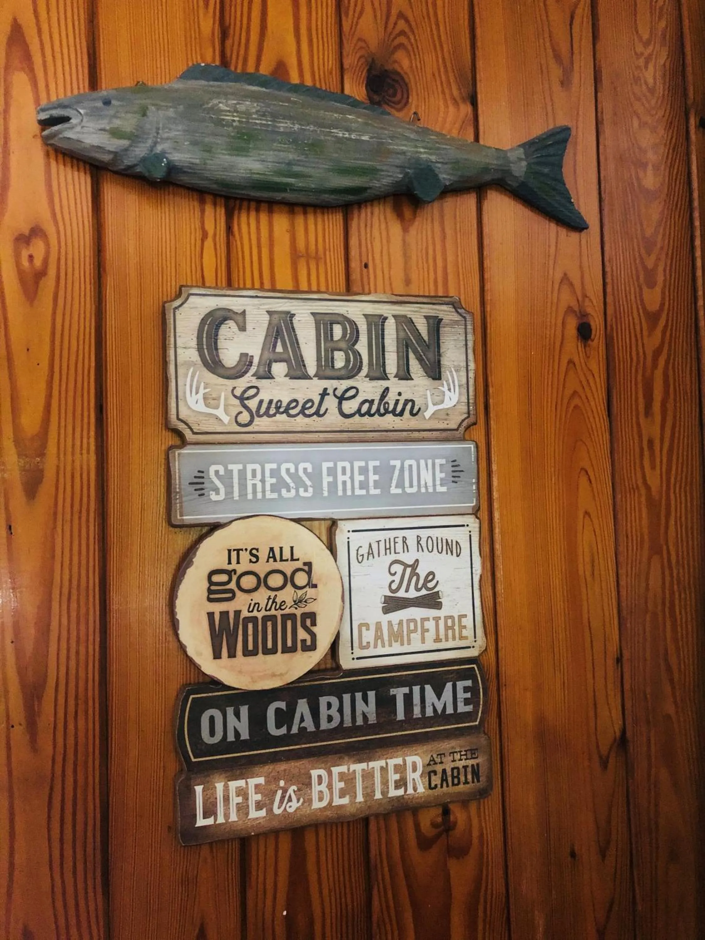 The Evening Shade River Lodge and Cabins