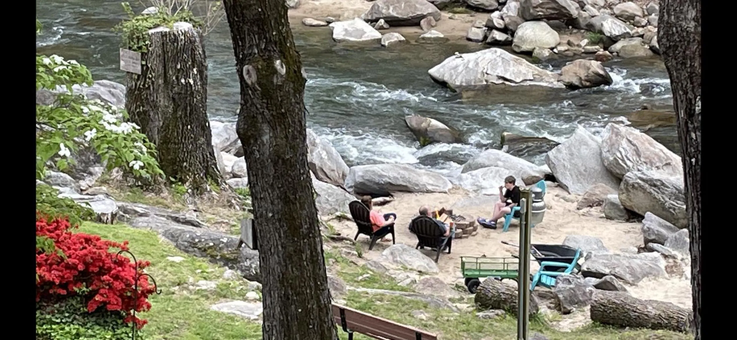 The Evening Shade River Lodge and Cabins