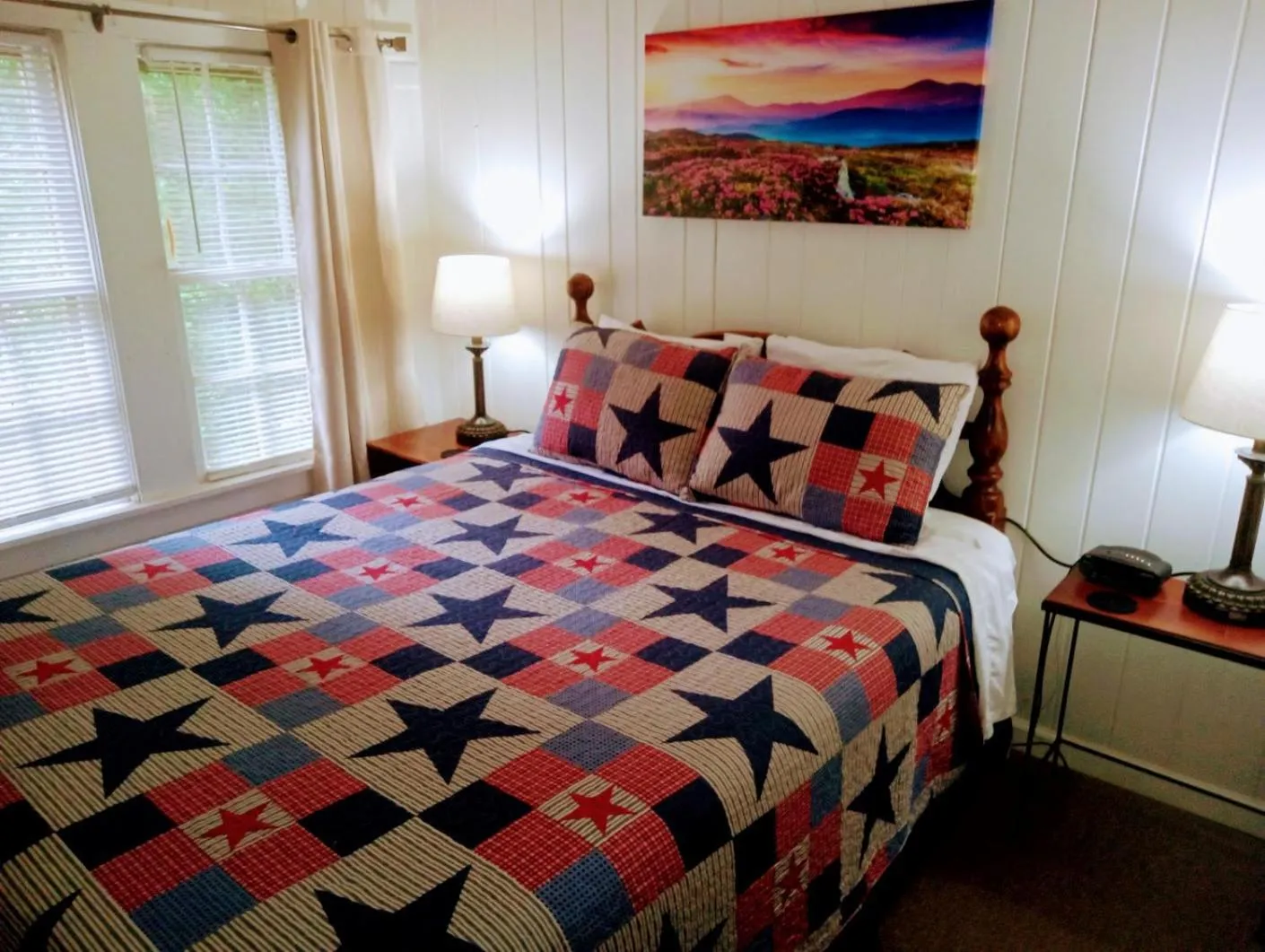Bed in The Evening Shade River Lodge and Cabins