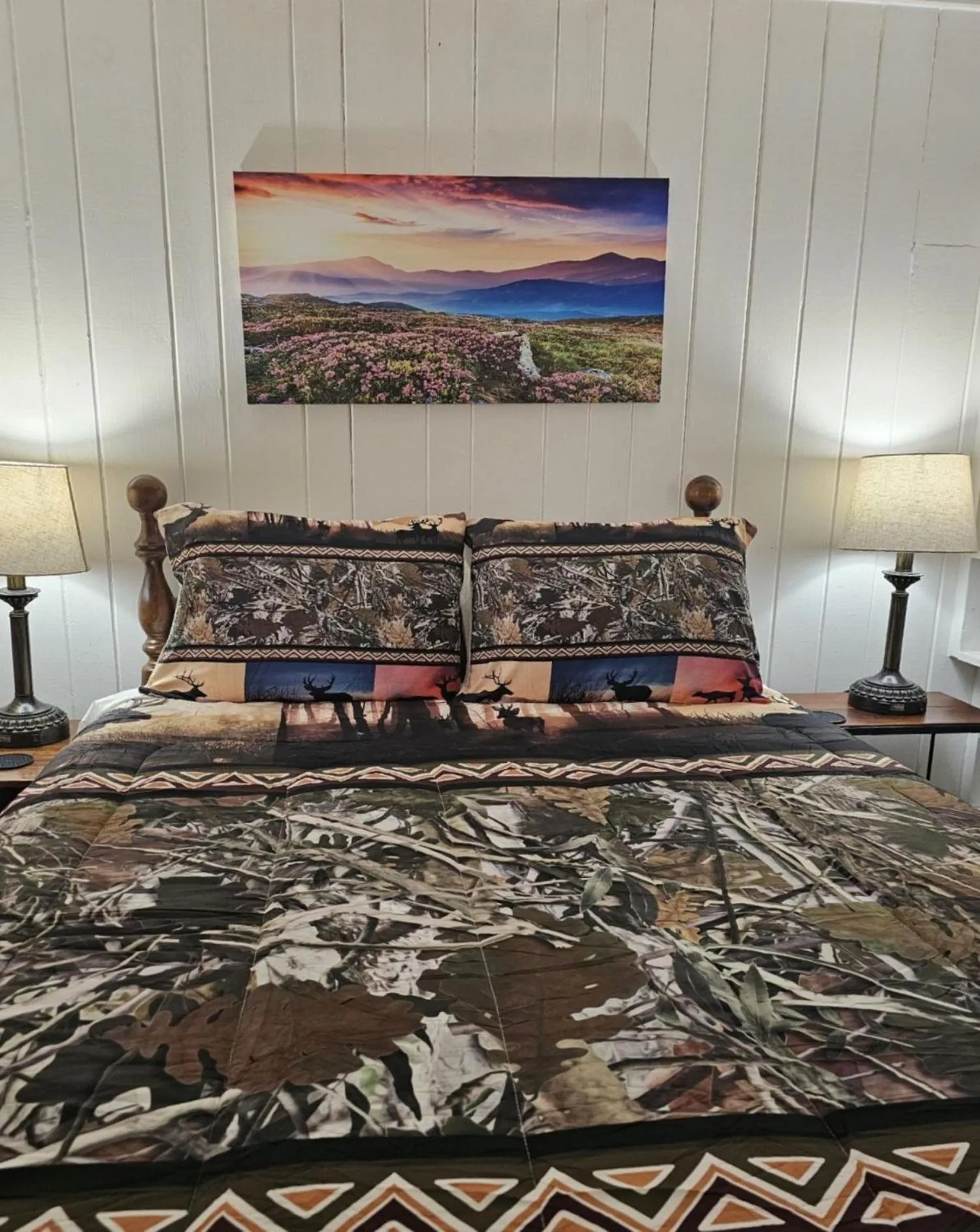 Bed in The Evening Shade River Lodge and Cabins