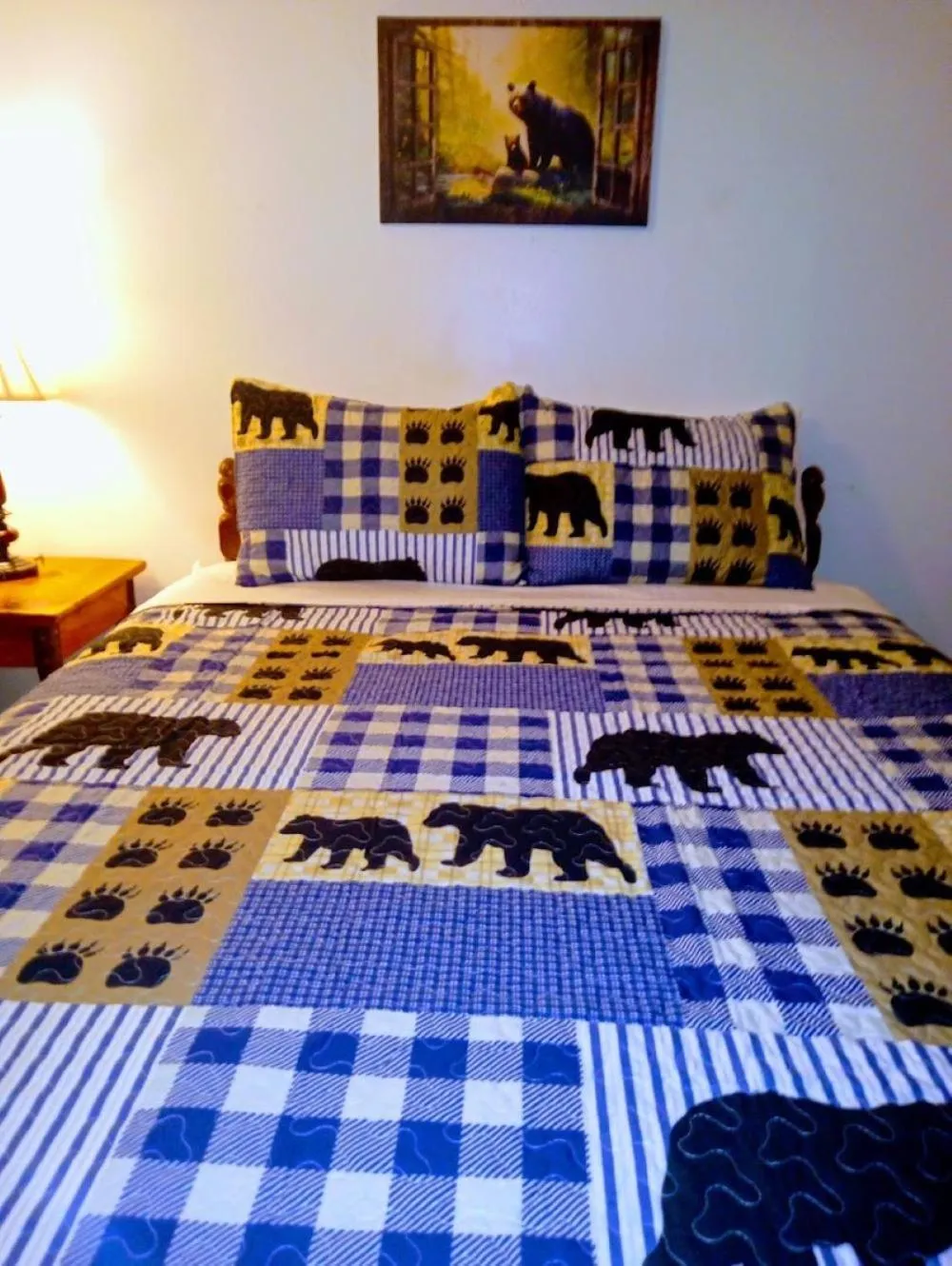 Bed in The Evening Shade River Lodge and Cabins