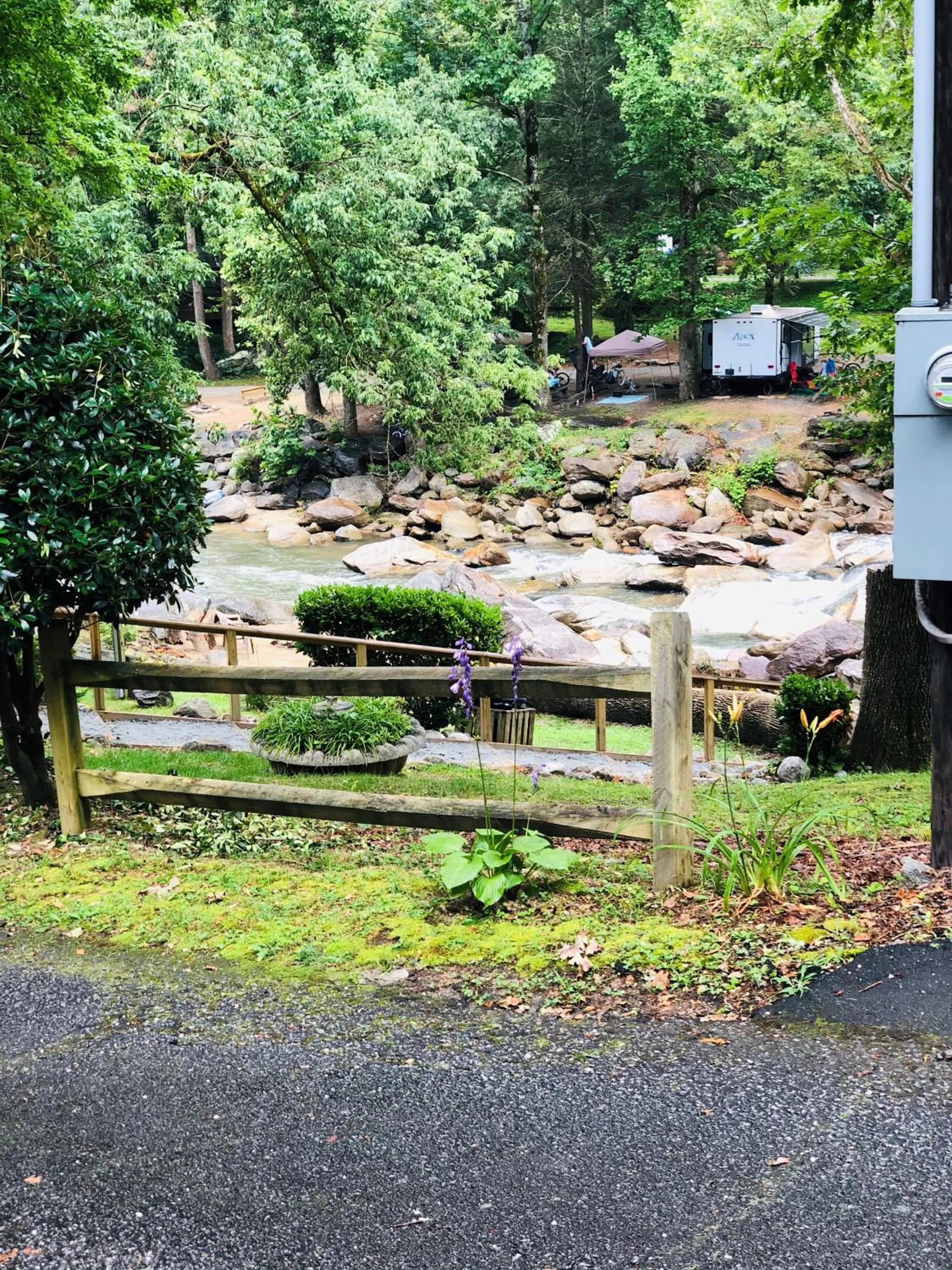 The Evening Shade River Lodge and Cabins
