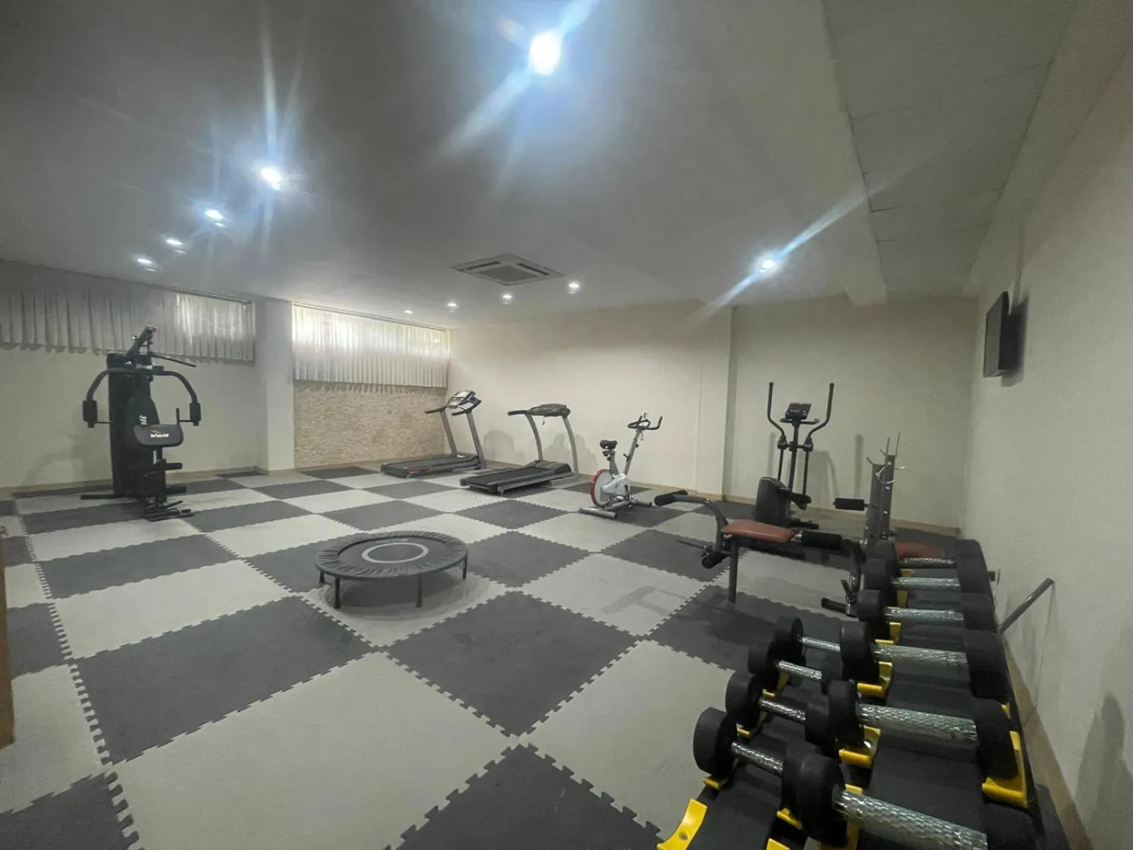Fitness centre/facilities in Tripolis Hotel