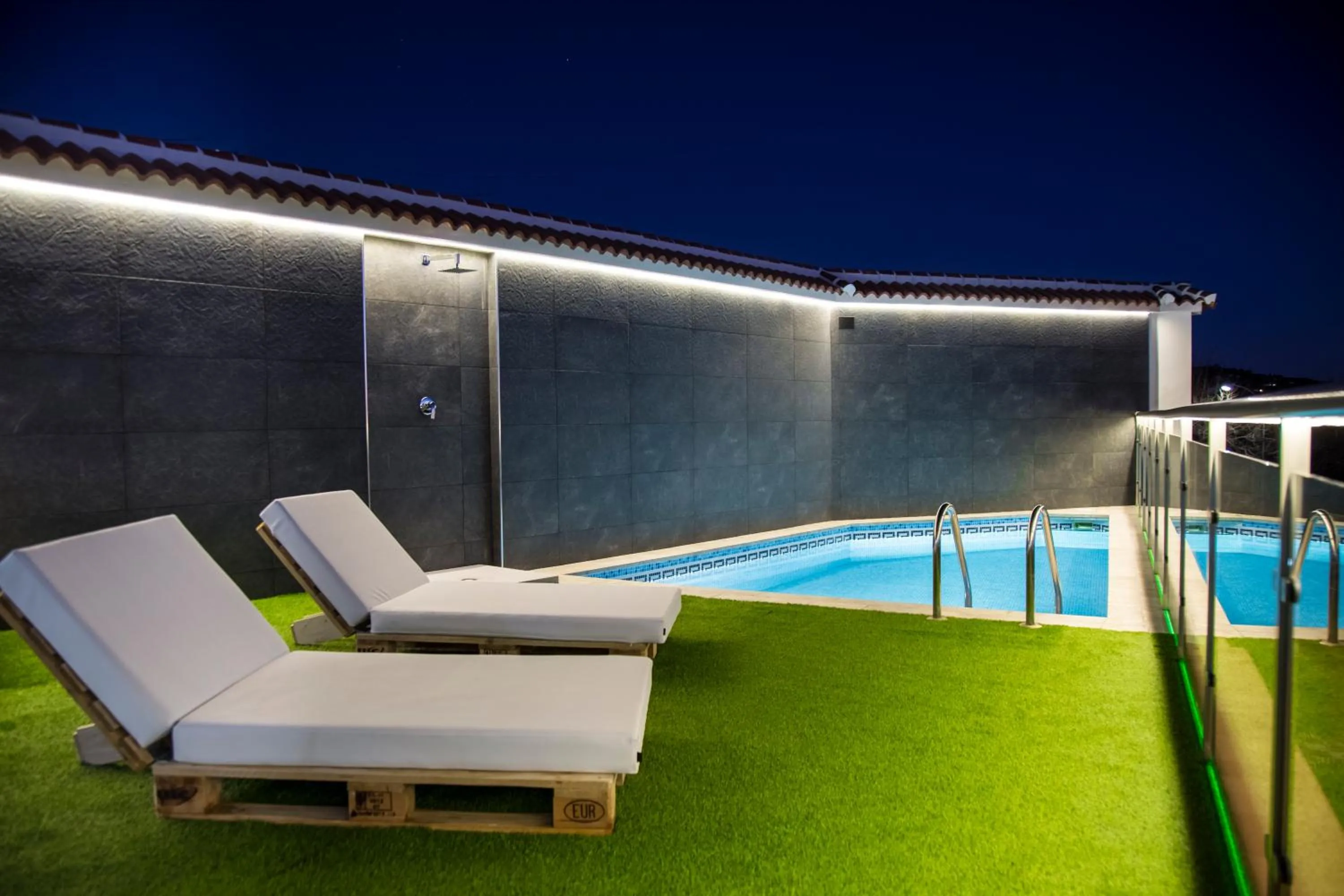 Swimming pool in Hr Mirador