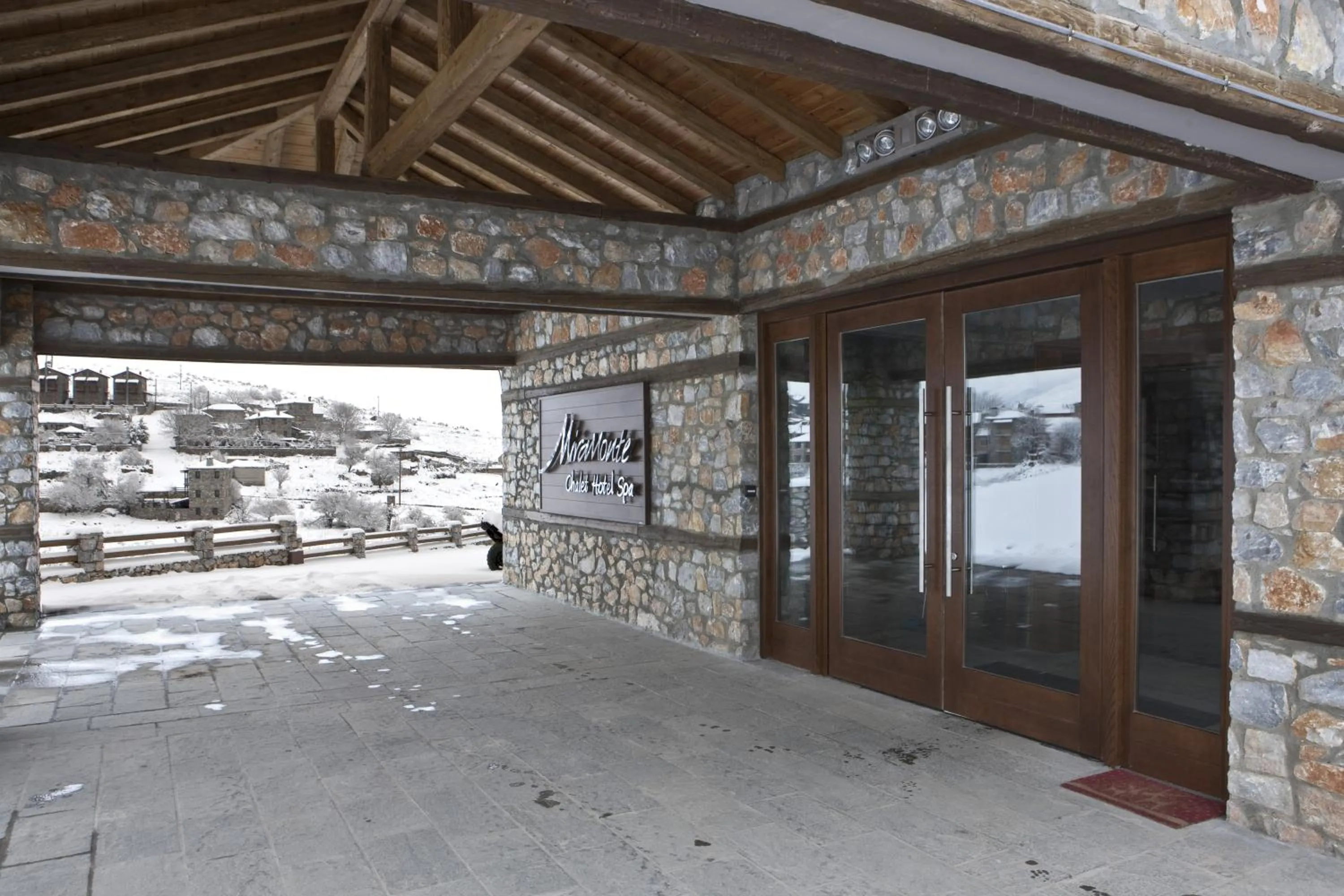 Facade/entrance in Miramonte Chalet Hotel Spa