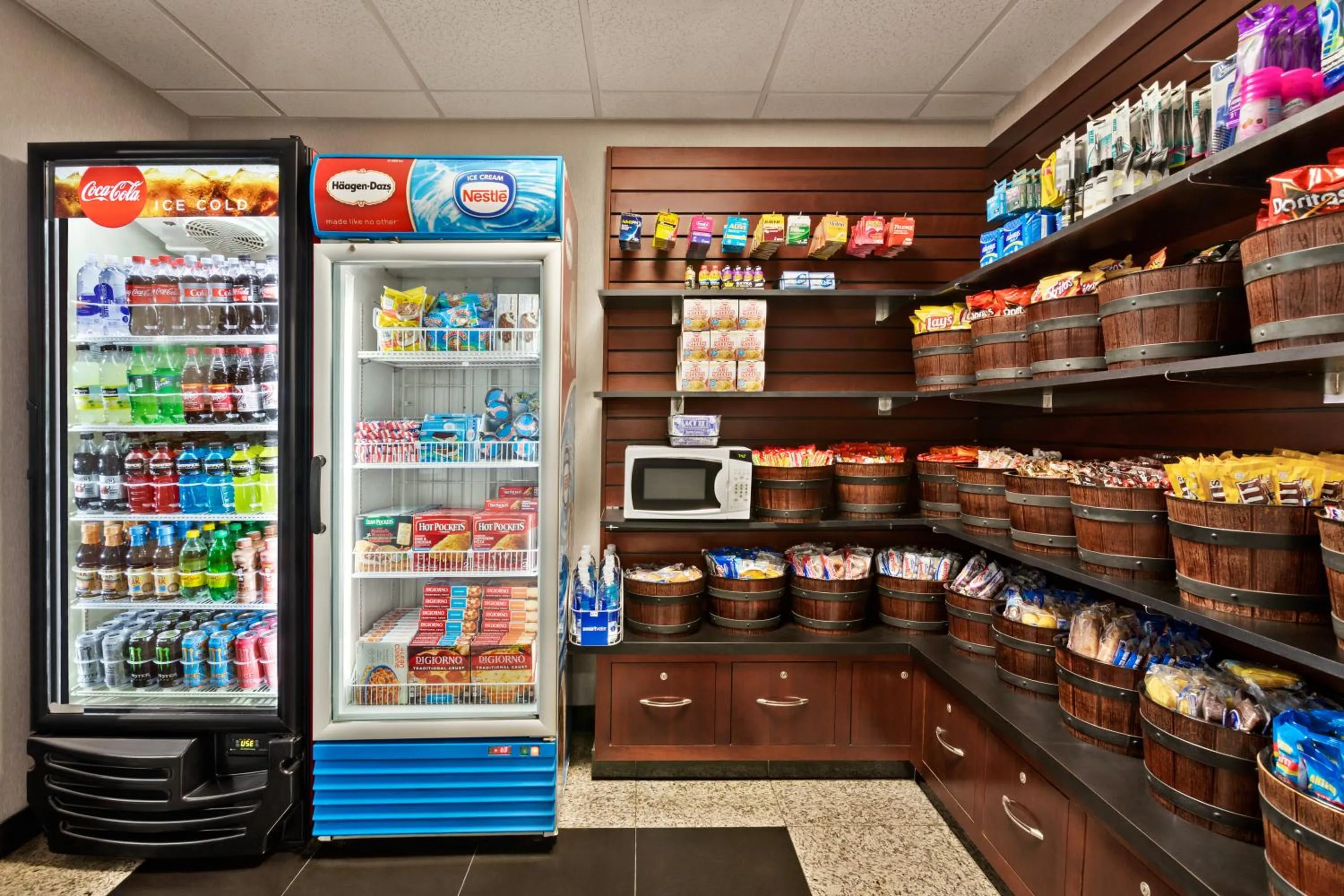 On-site shops in Radisson Hotel Fort Worth North-Fossil Creek