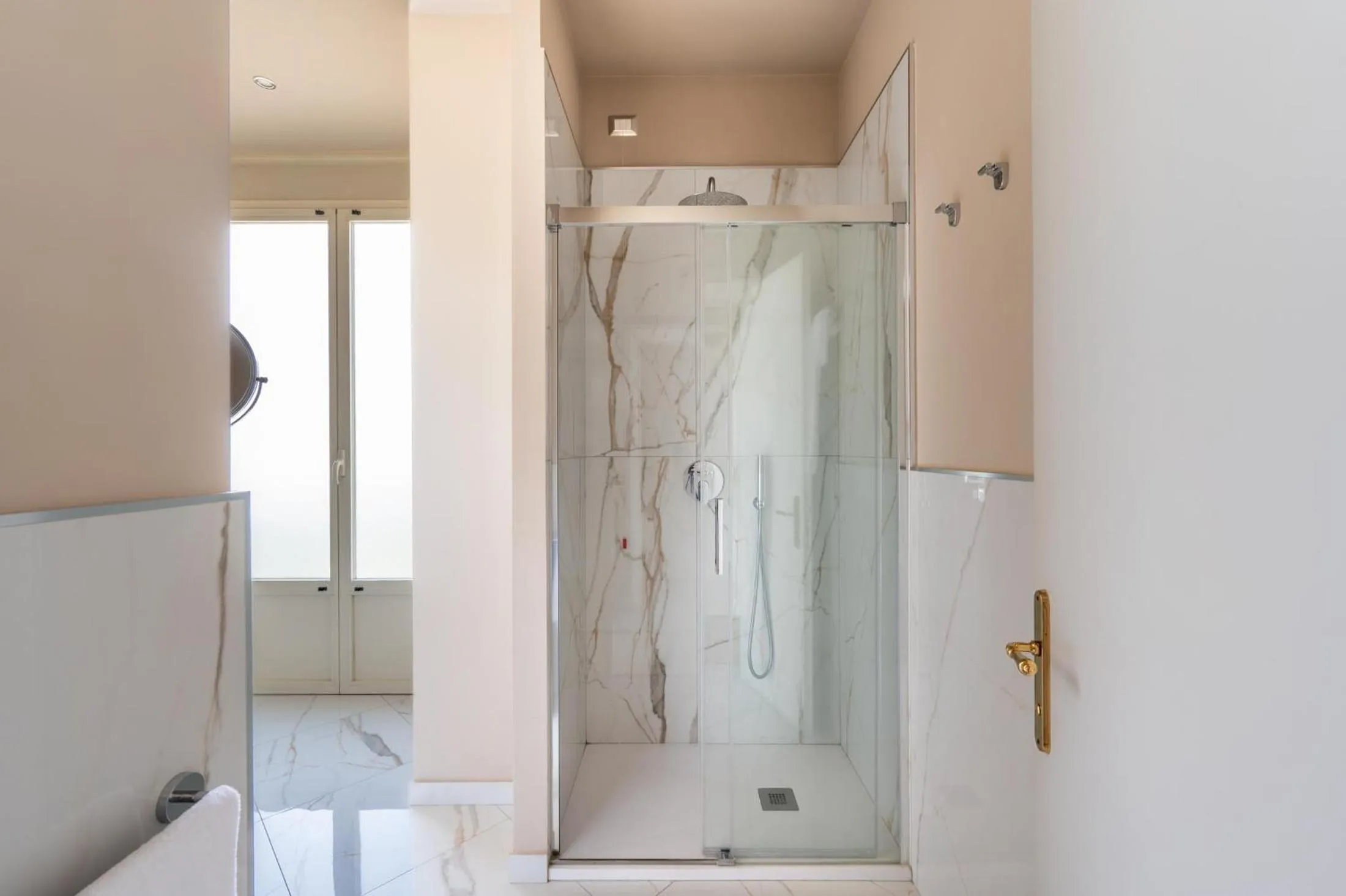 Shower in Excelsior Palace Hotel