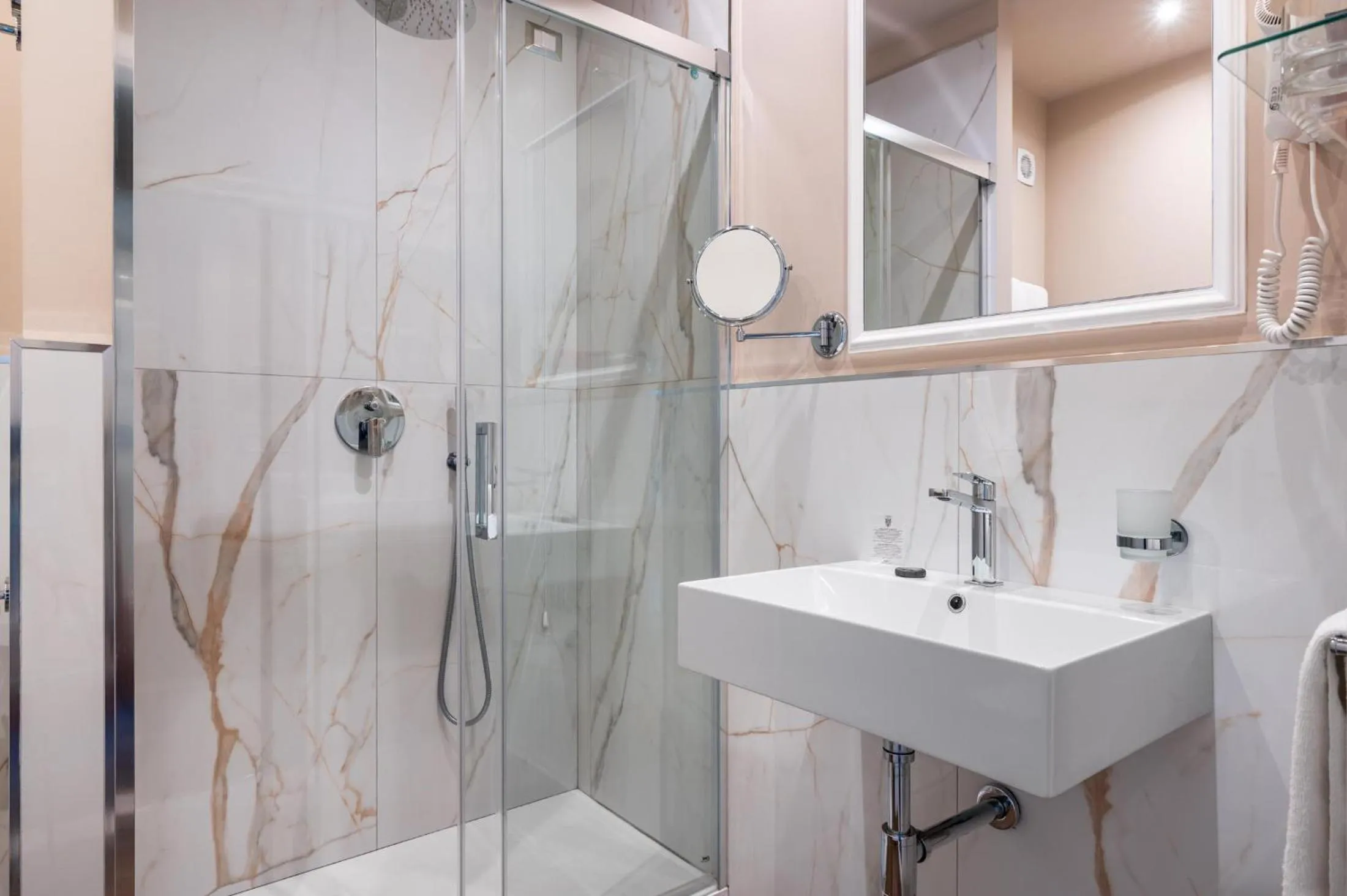 Shower in Excelsior Palace Hotel