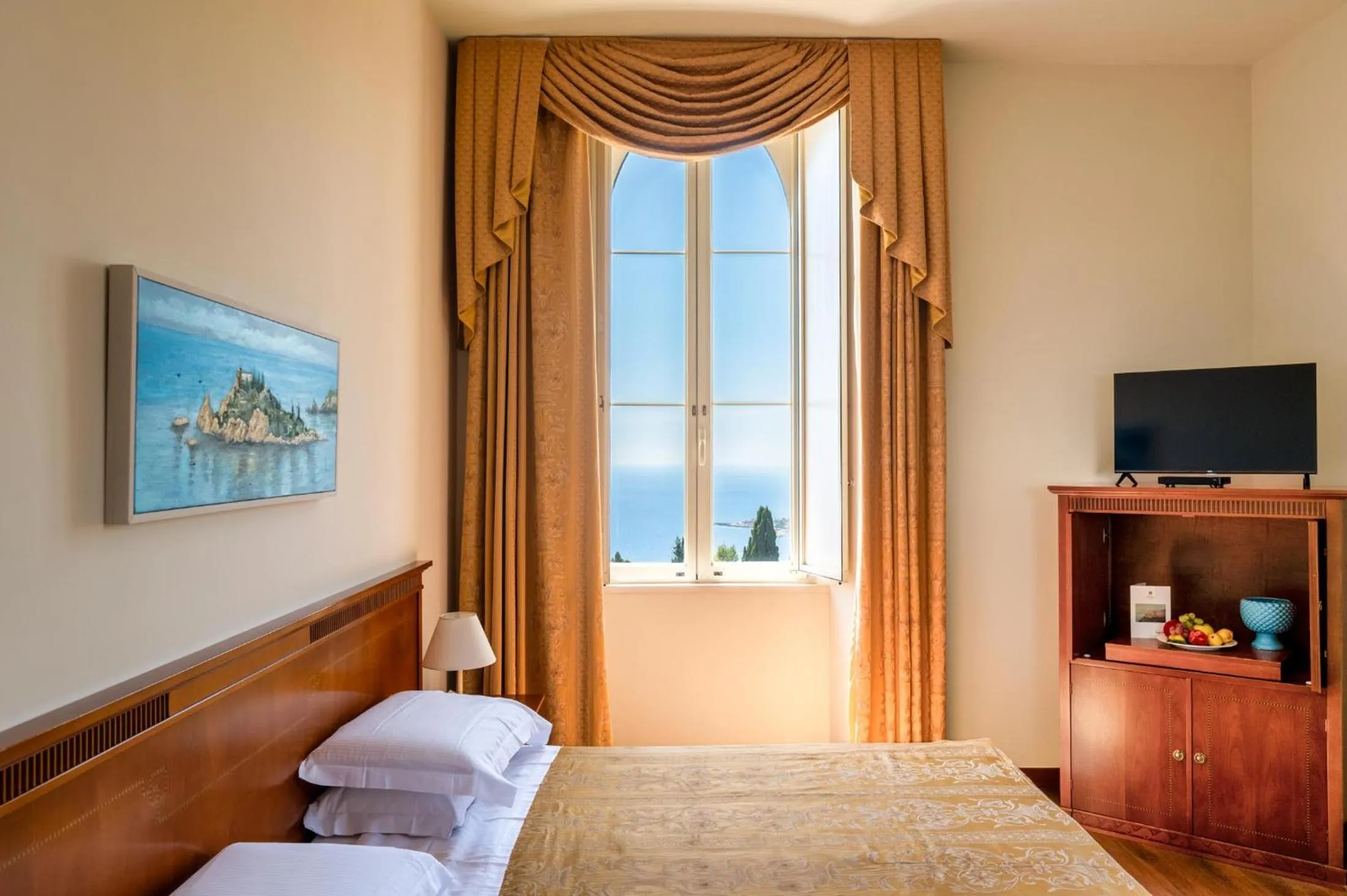 Bed in Excelsior Palace Hotel