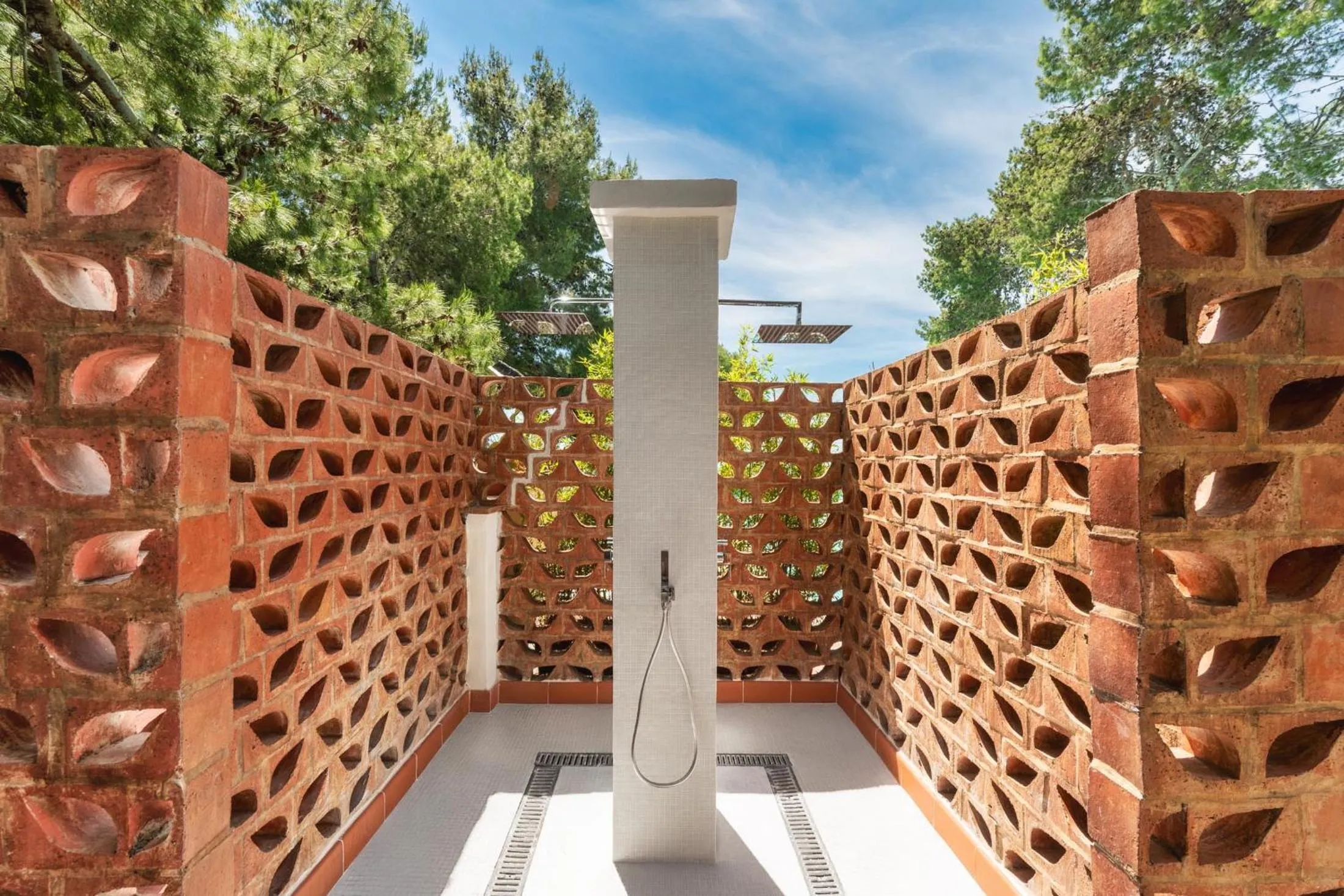 Shower in Excelsior Palace Hotel