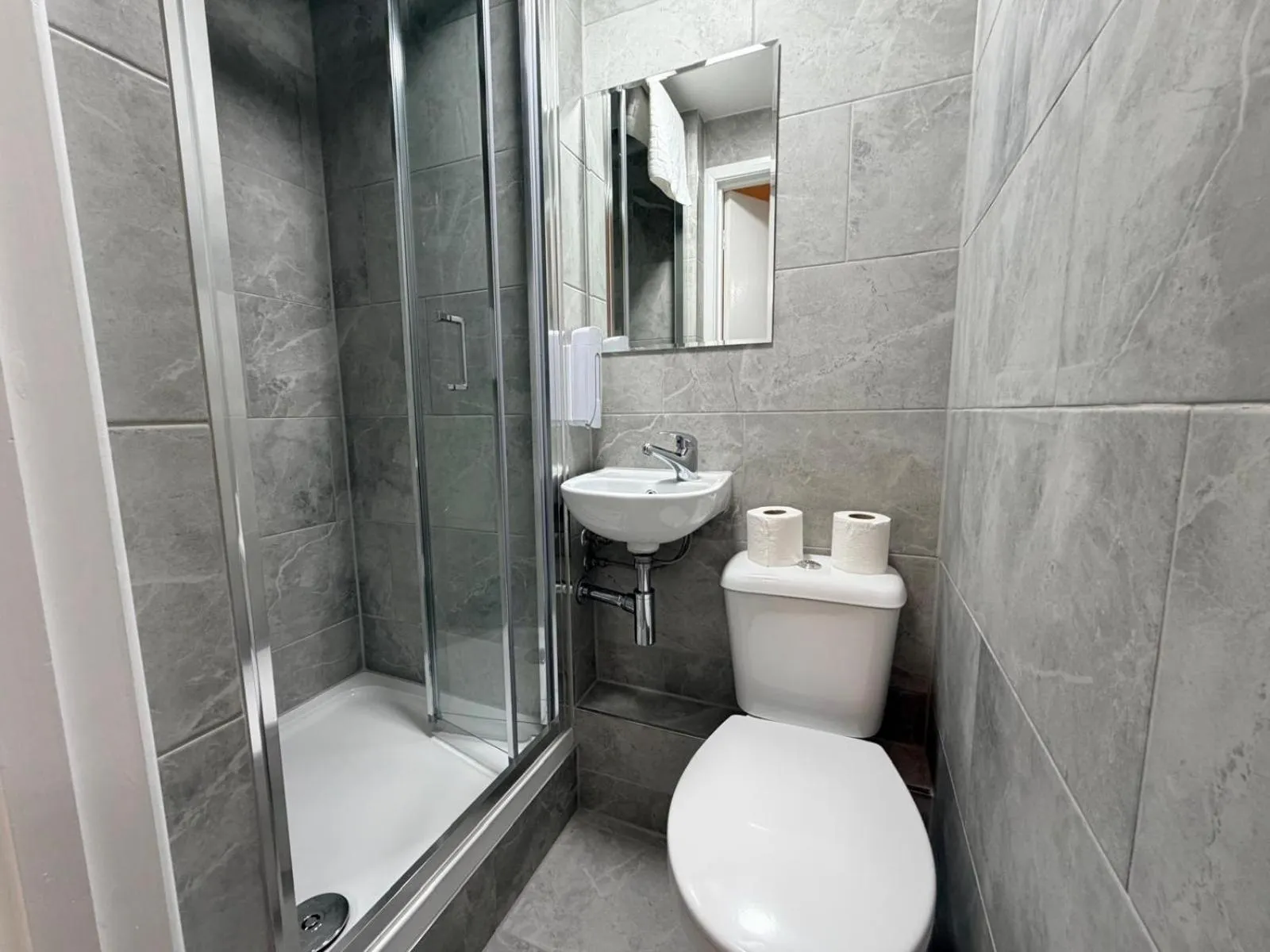 Shower in Kings Cross Hotel London