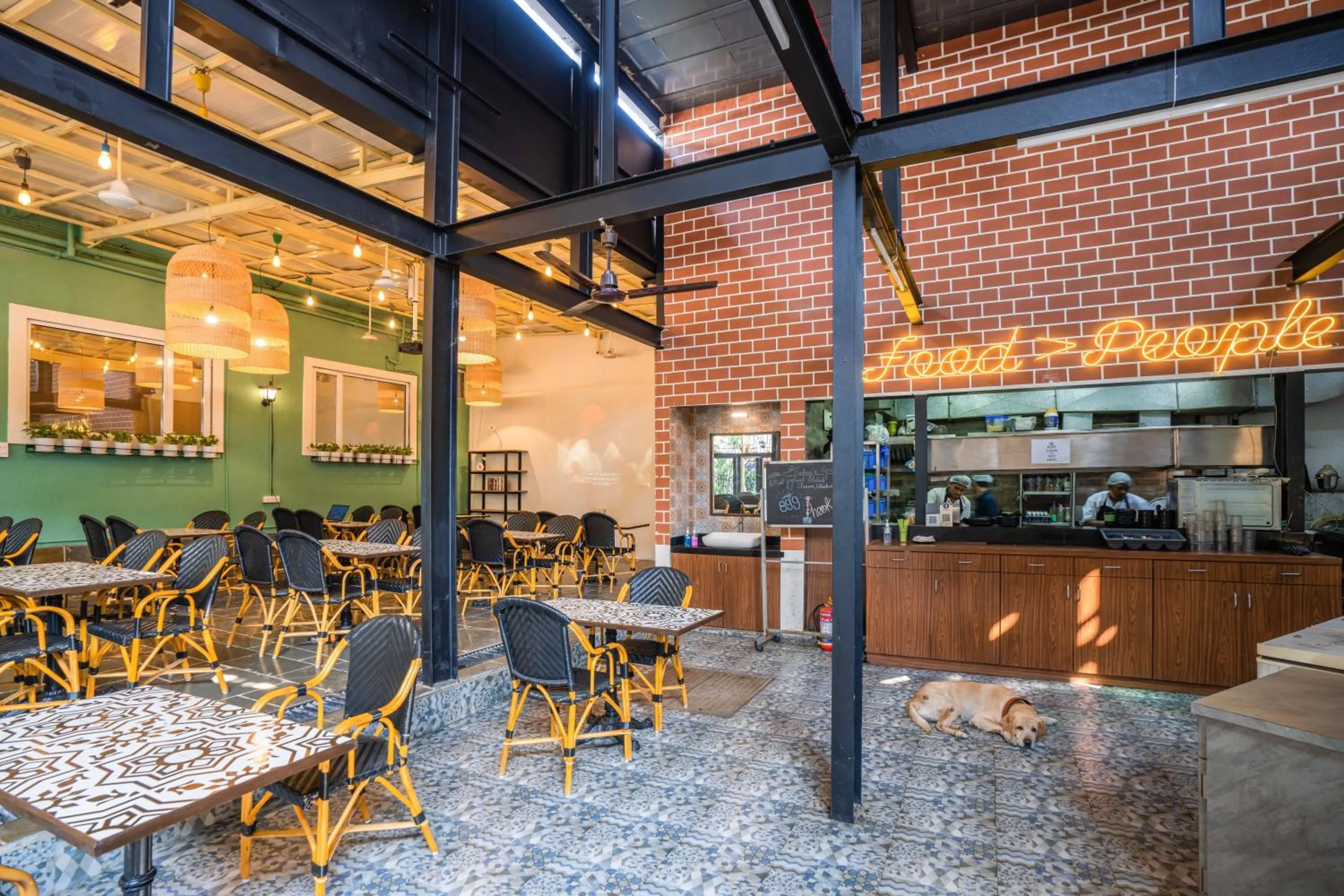 Restaurant/places to eat in Zostel Mumbai