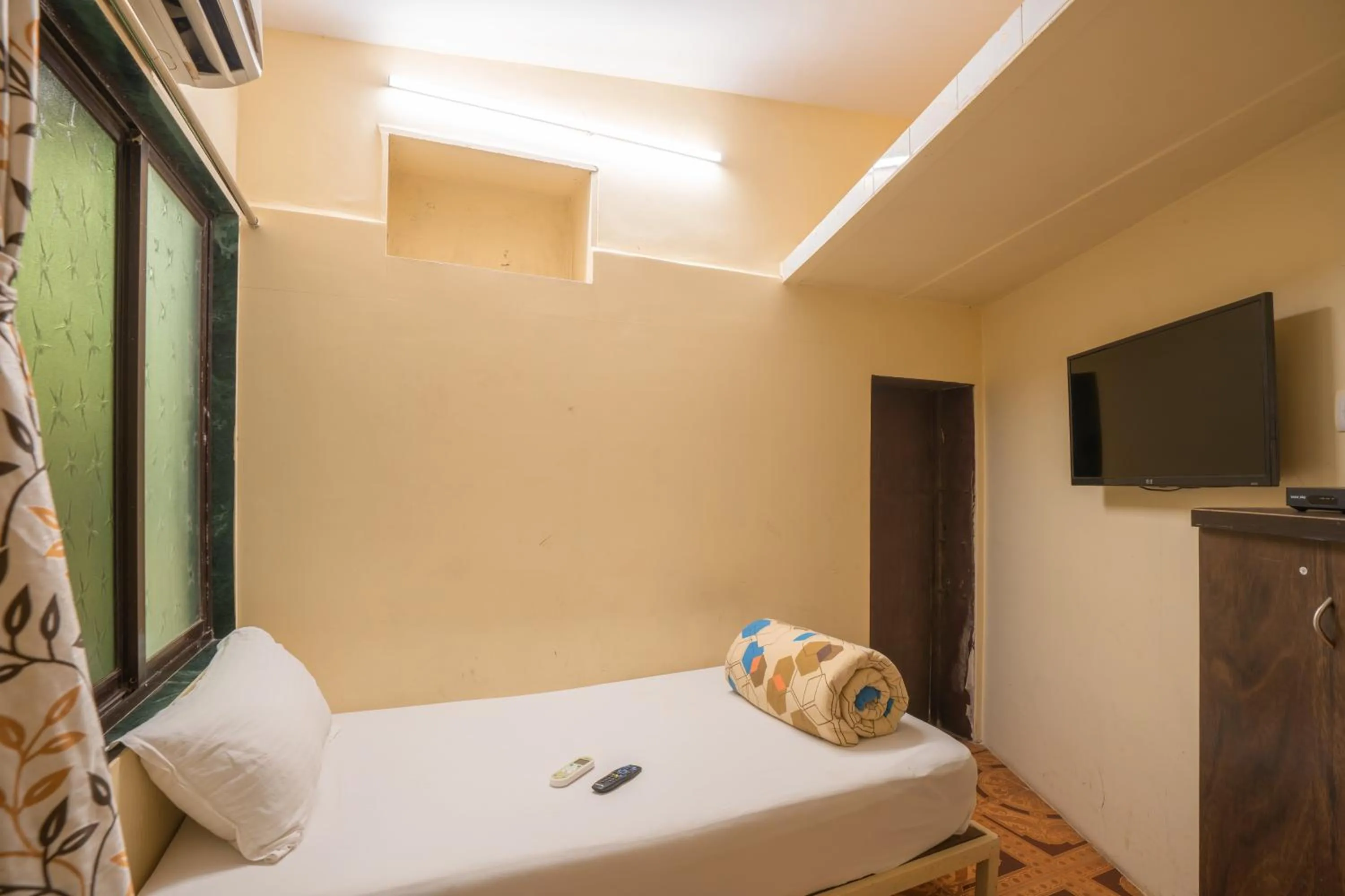 Bed in Zostel Mumbai