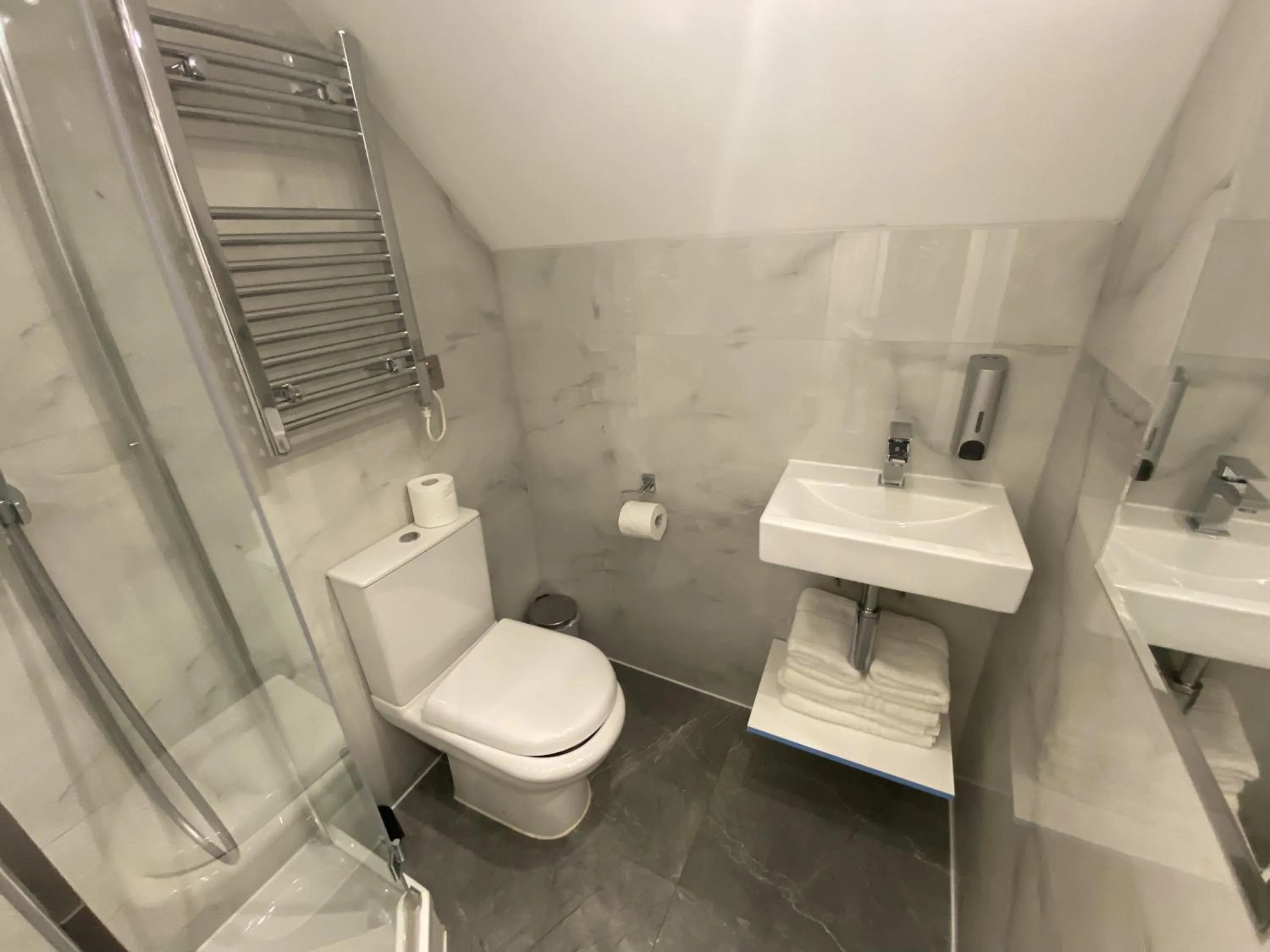 Shower in NOX Olympia