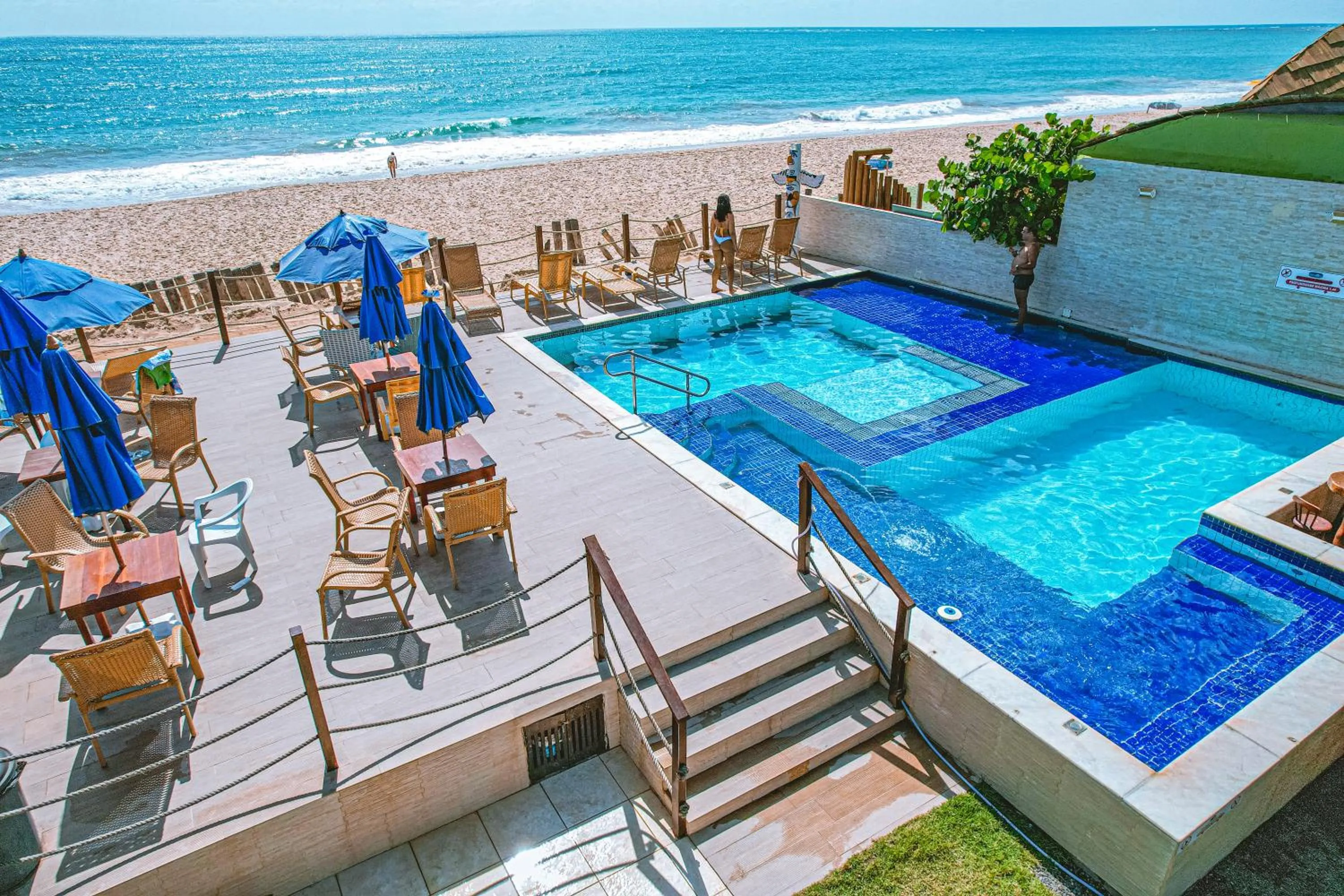 Swimming pool in Pousada Maraoka