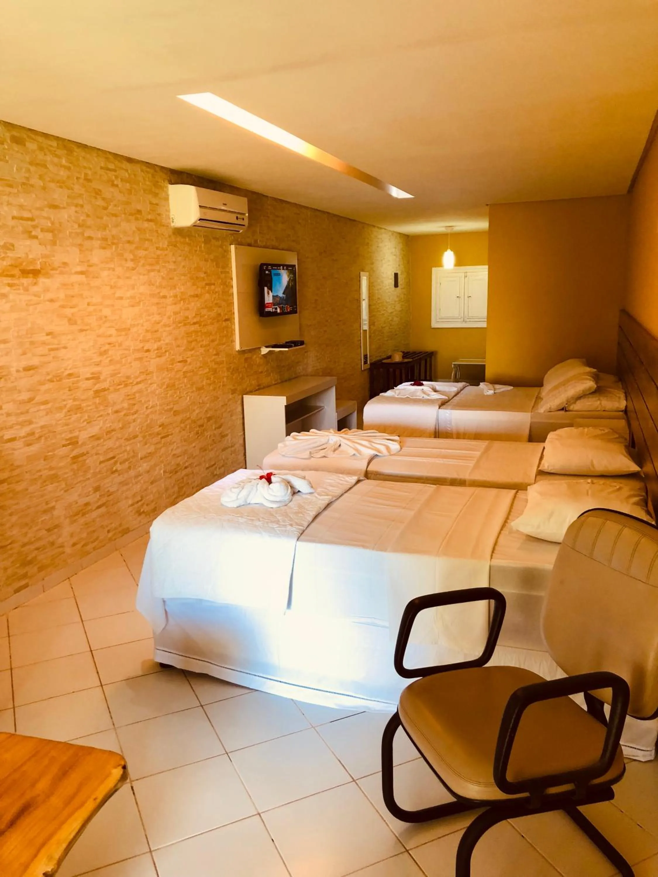 Bedroom, Bed in Pousada Maraoka