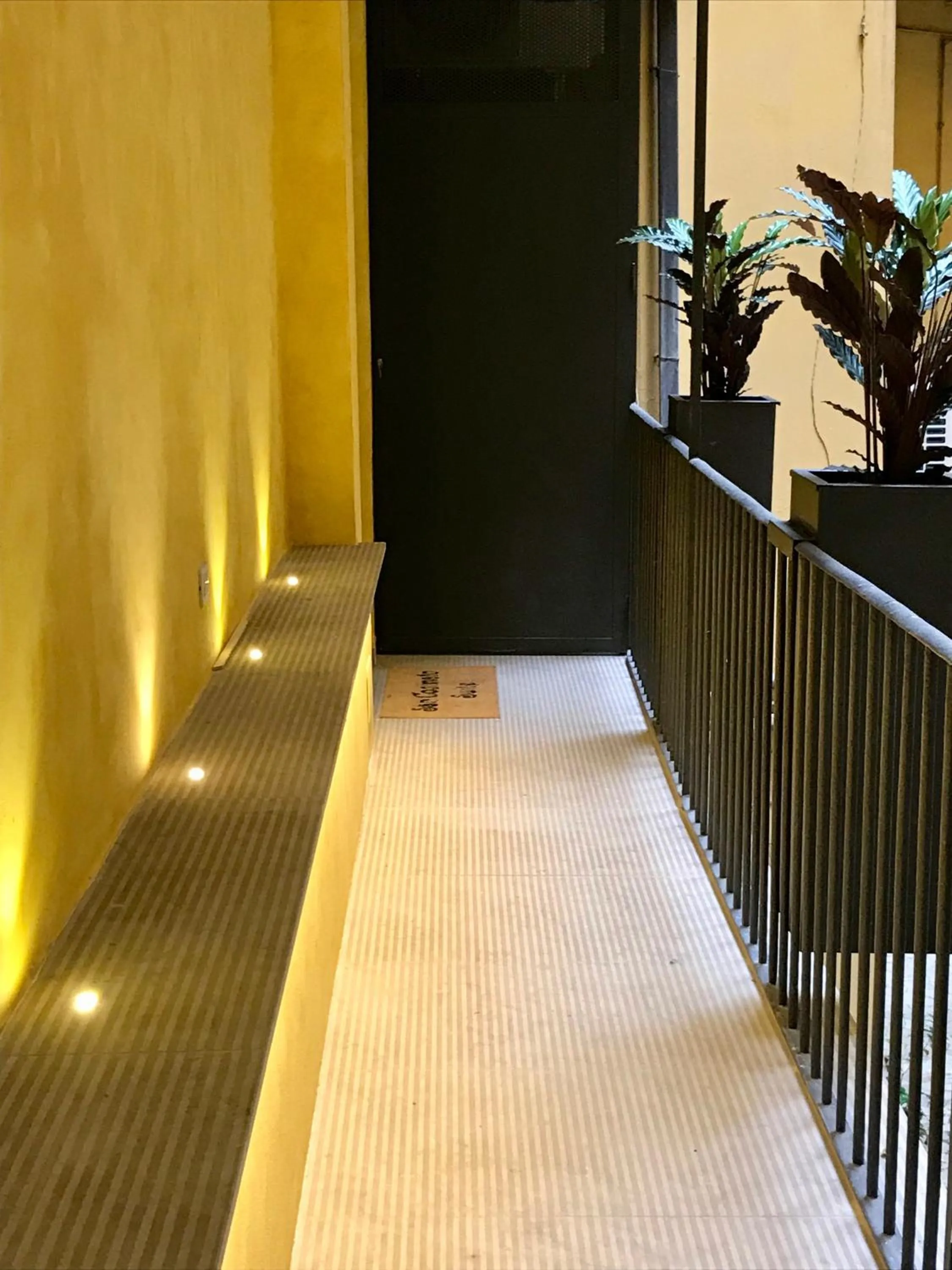 Facade/entrance in san cosimato suite