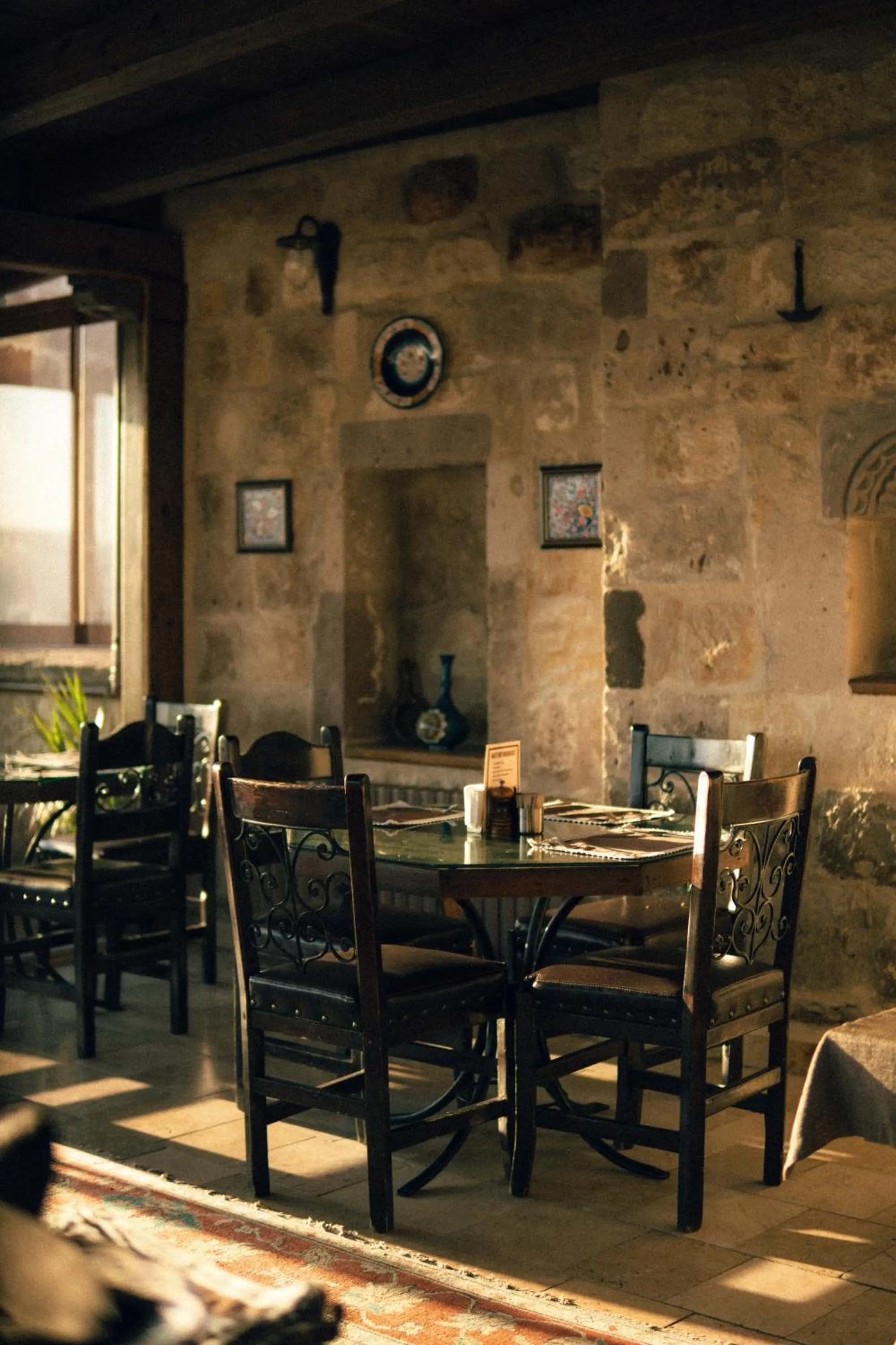 Restaurant/places to eat in Sultan Cave Suites