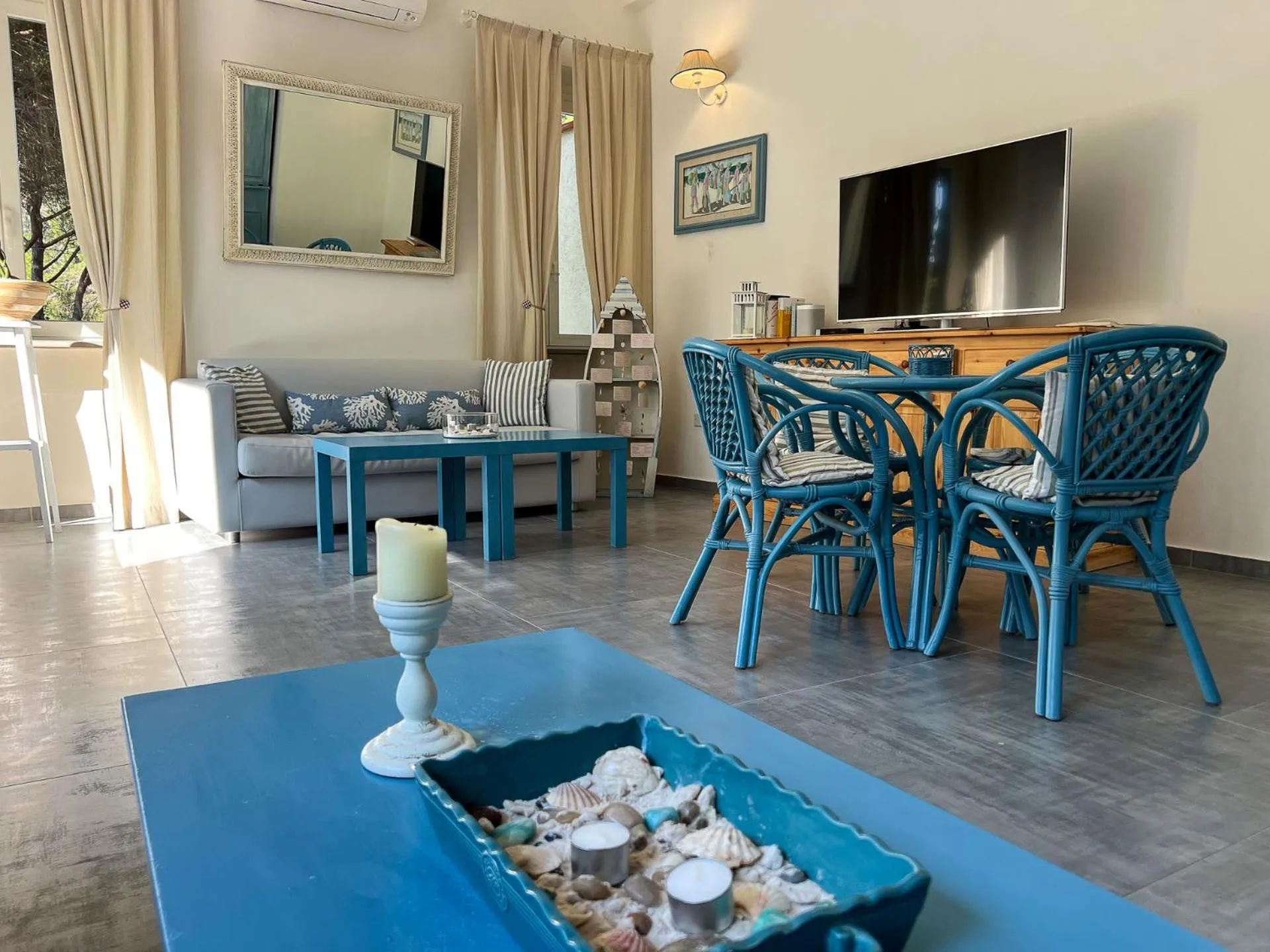 Communal lounge/ TV room in Hotel Brigantino