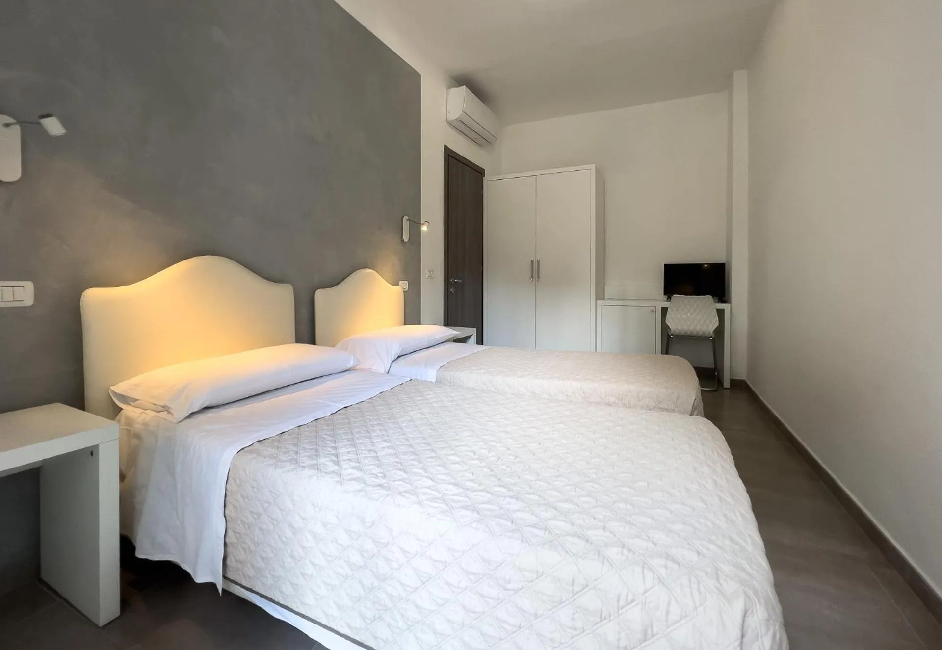 Bedroom, Bed in Hotel Brigantino