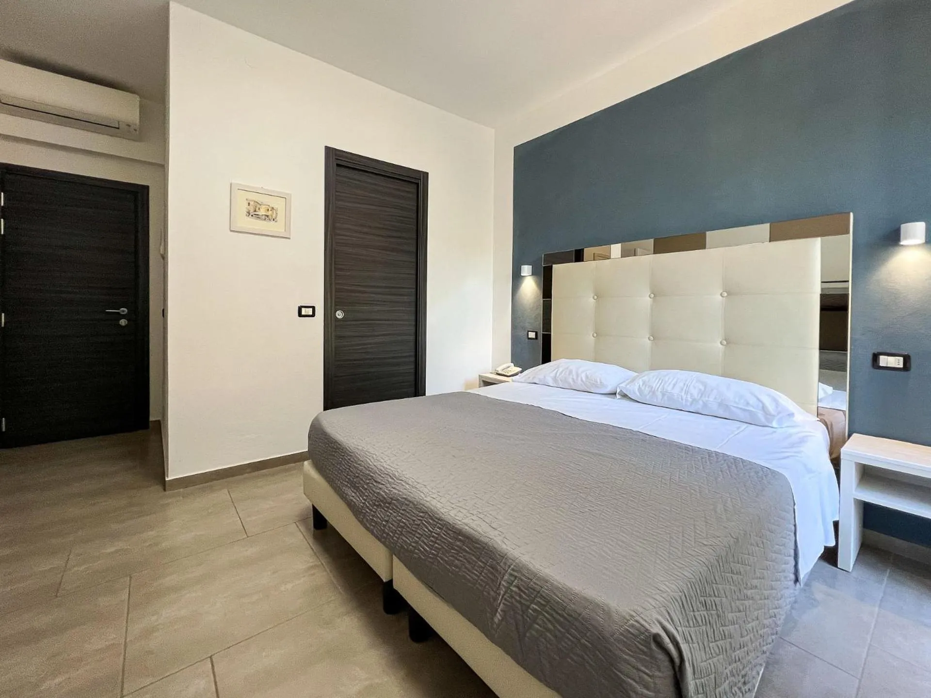 Bedroom, Bed in Hotel Brigantino