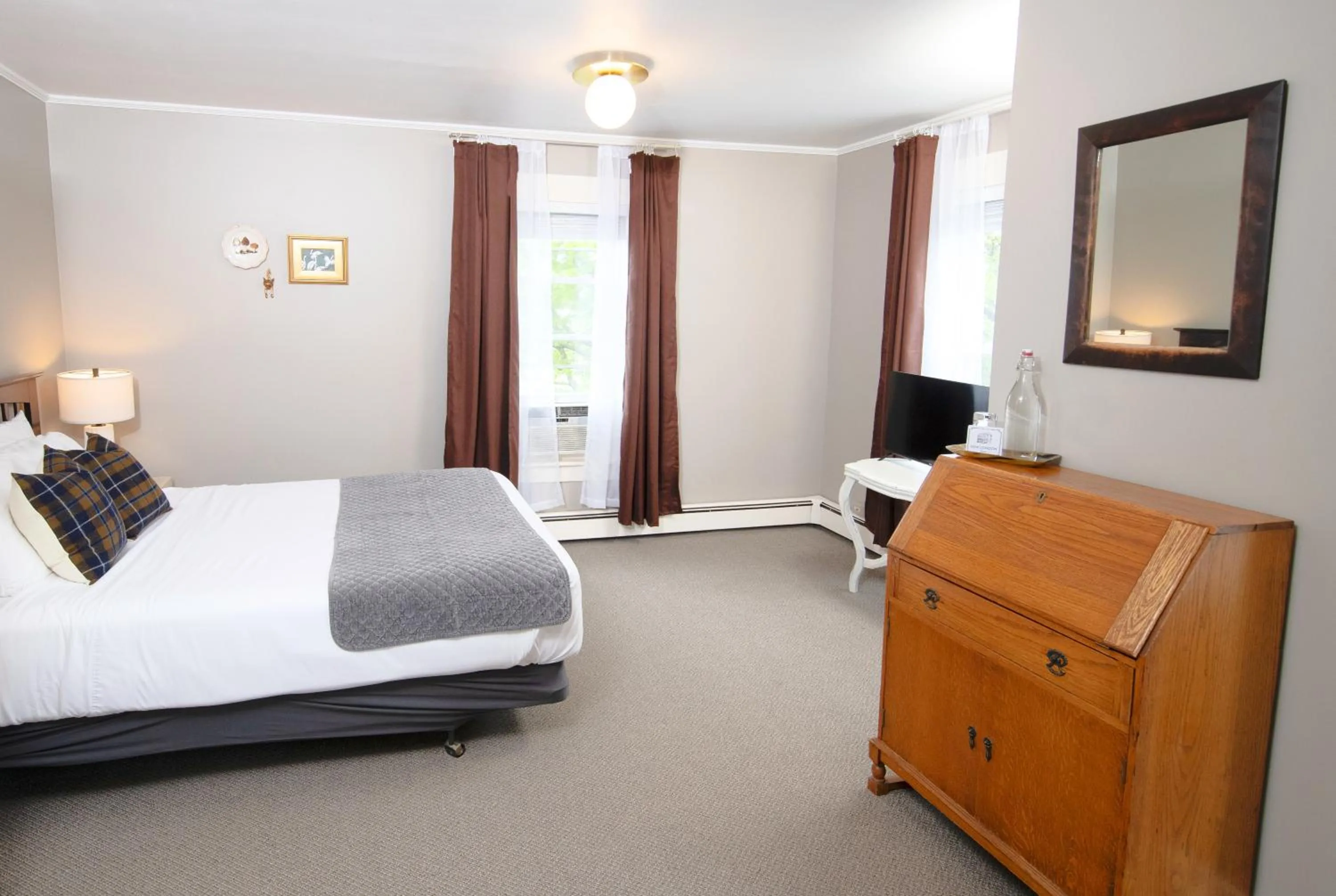 Bedroom, Bed in The New London Inn