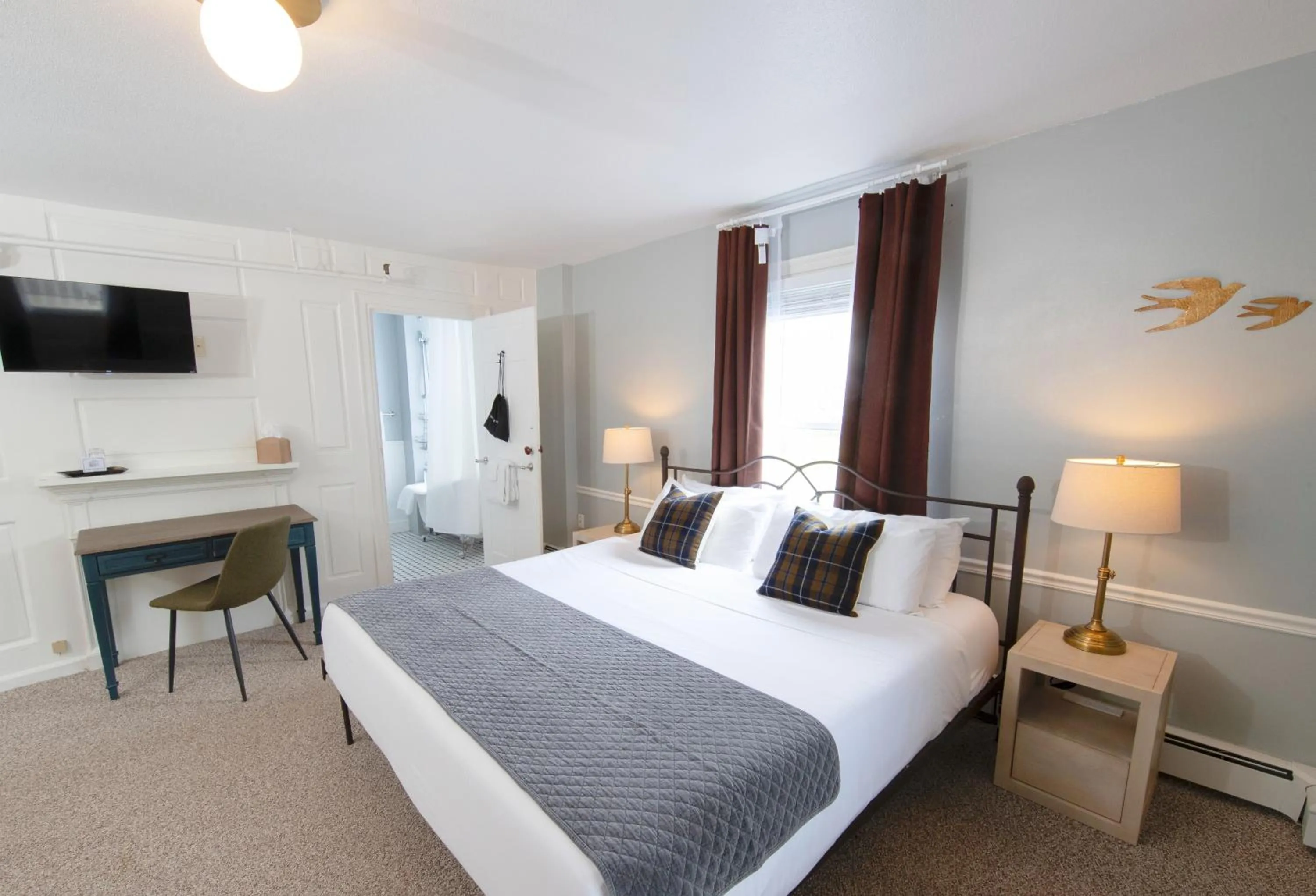 Bedroom, Bed in The New London Inn