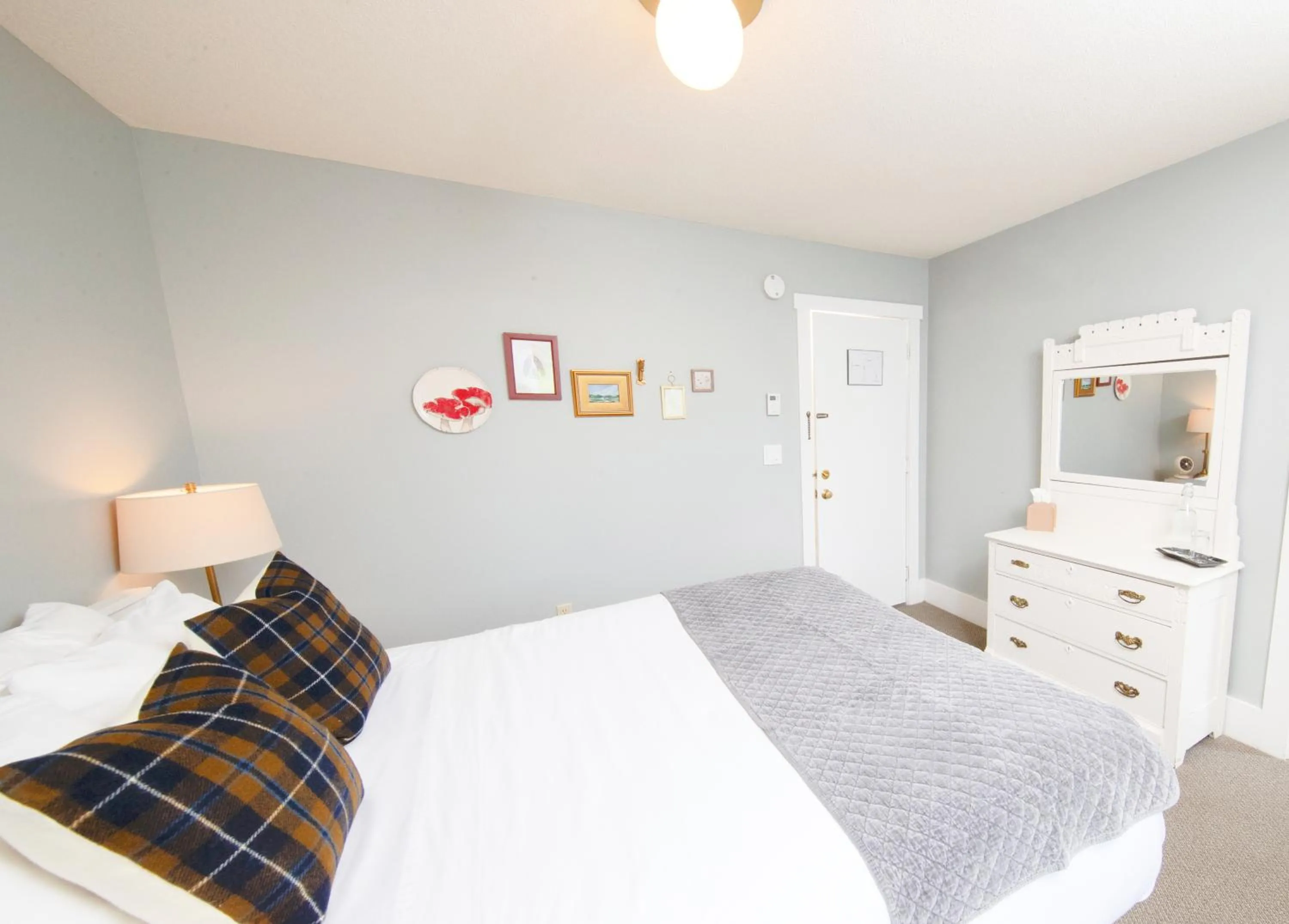Bedroom, Bed in The New London Inn