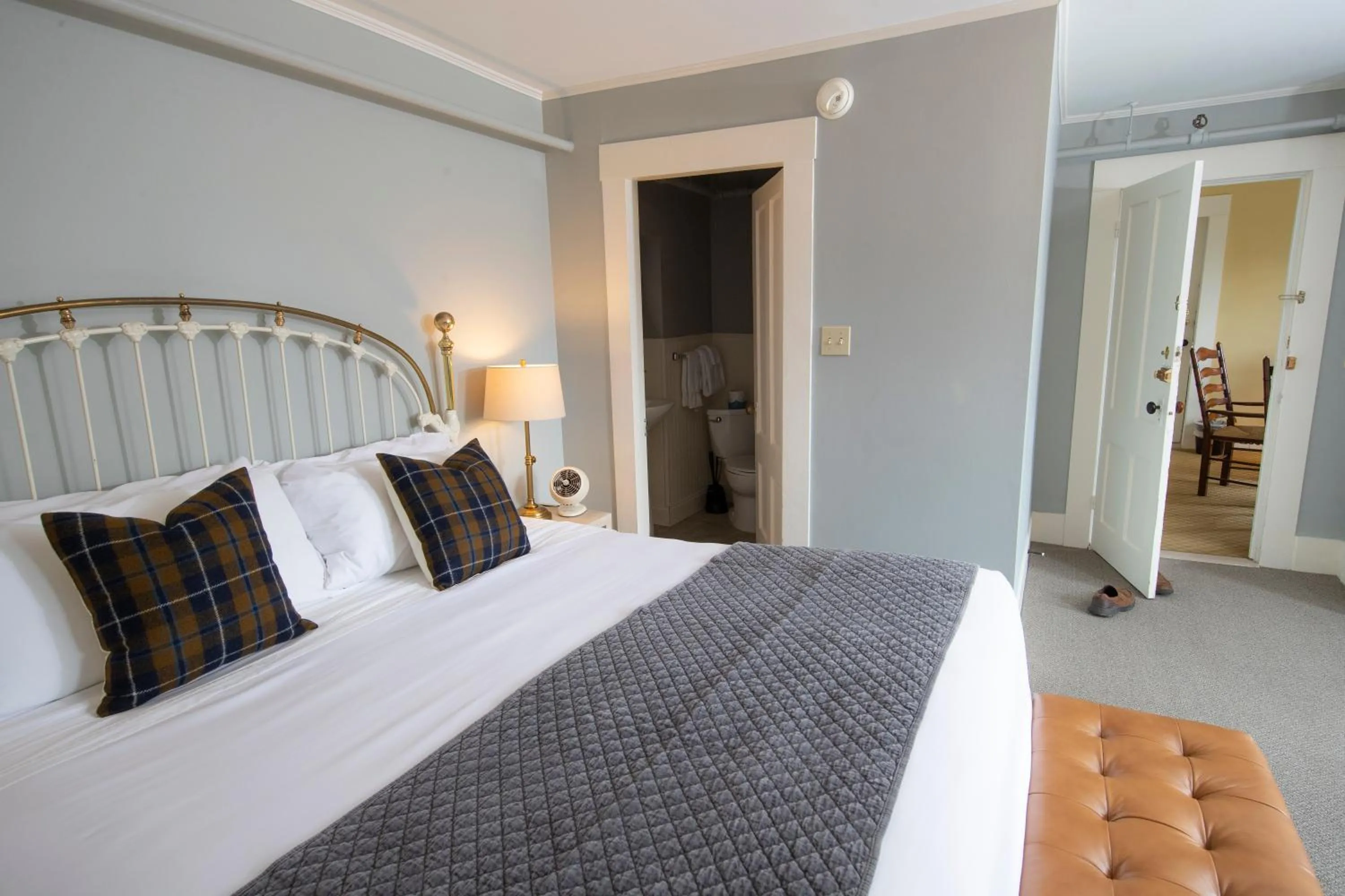 Bedroom, Bed in The New London Inn