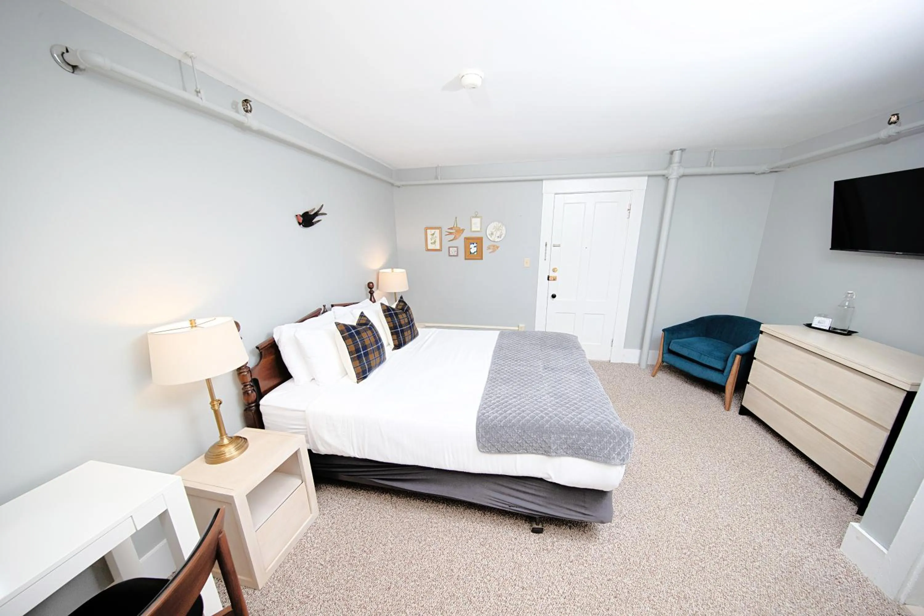 Bedroom, Bed in The New London Inn