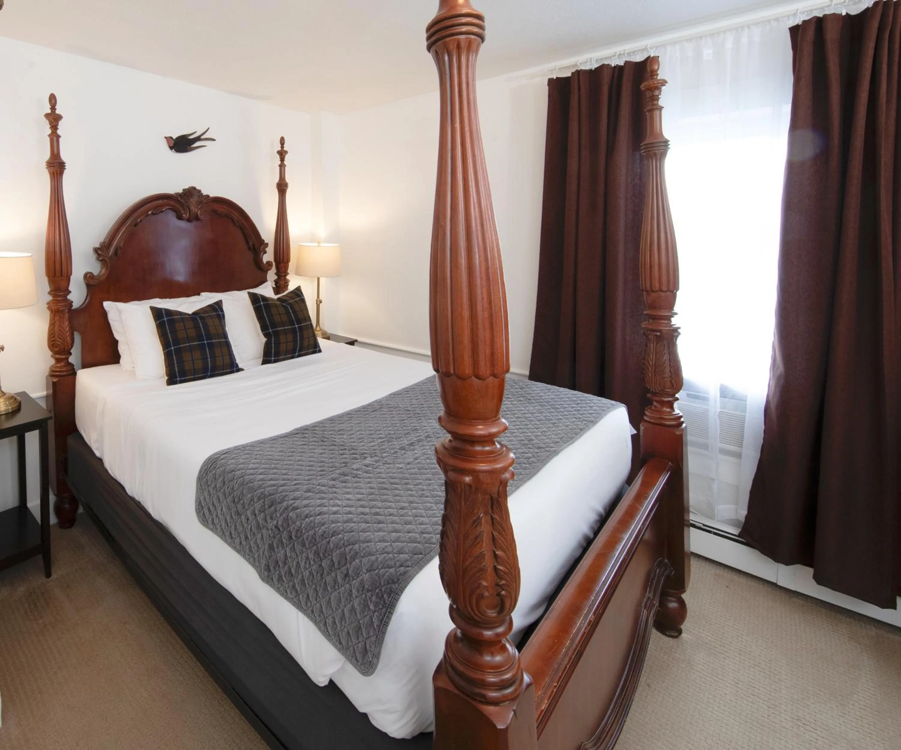 Bedroom, Bed in The New London Inn