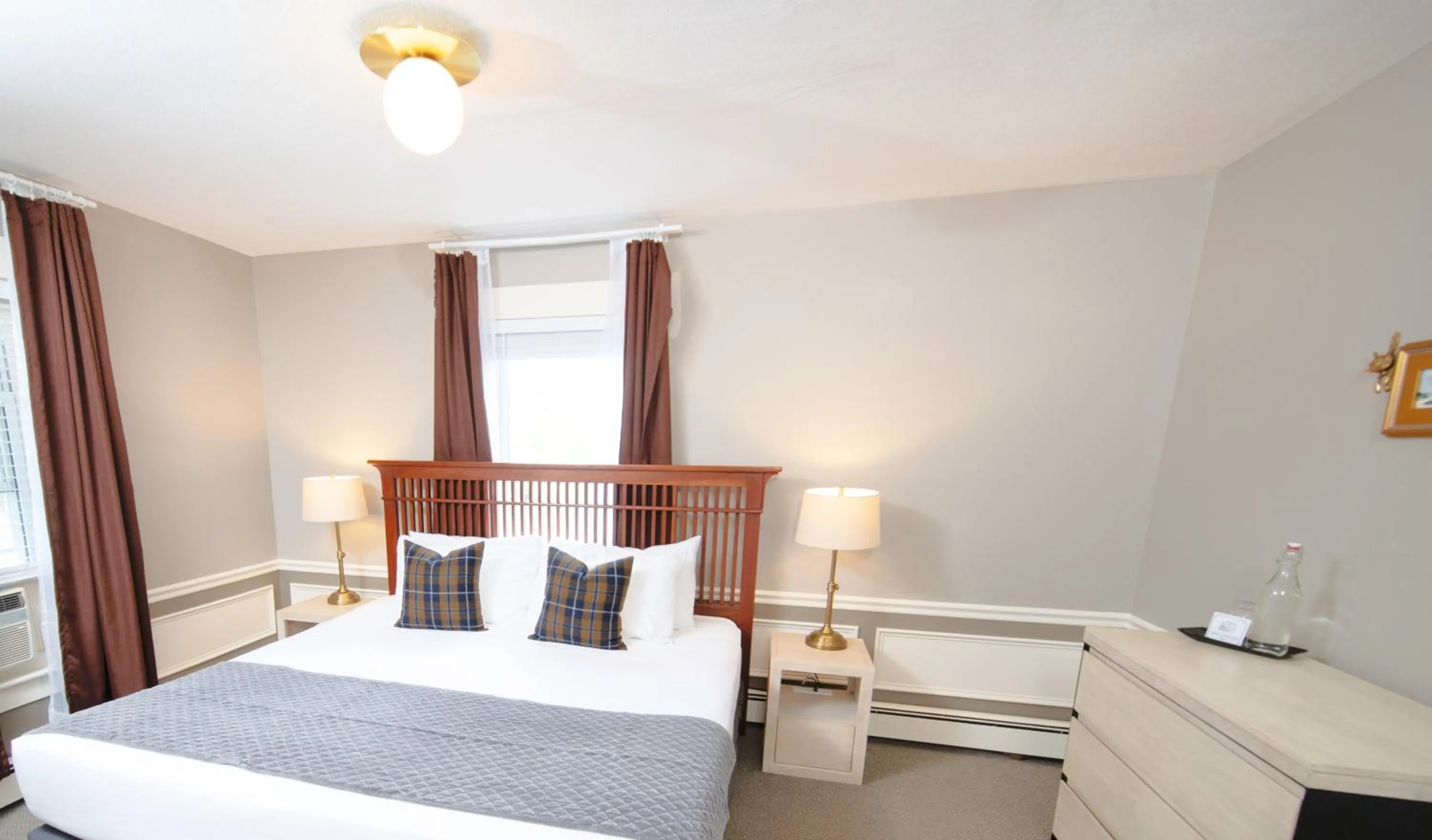 Bedroom, Bed in The New London Inn