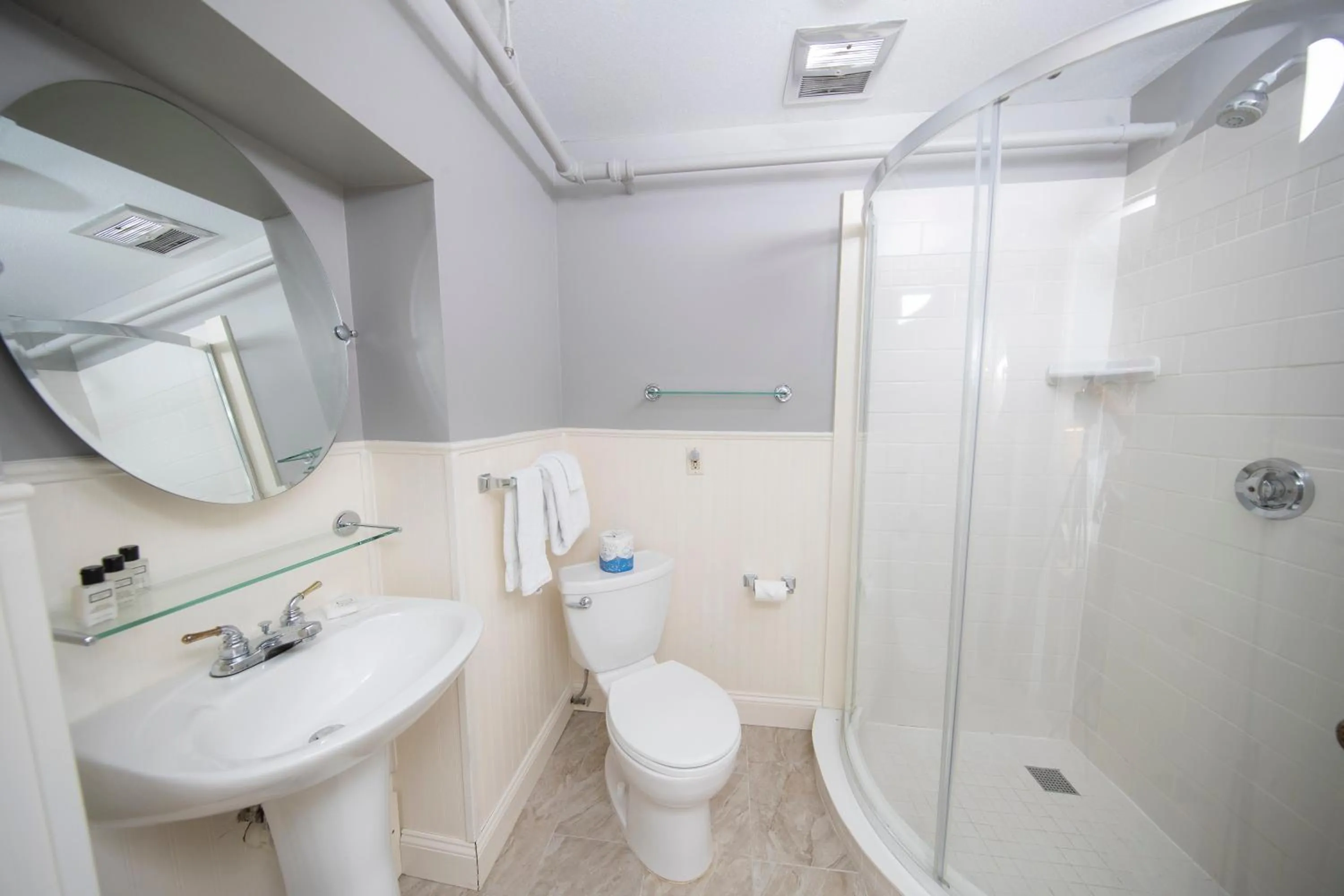 Bathroom in The New London Inn