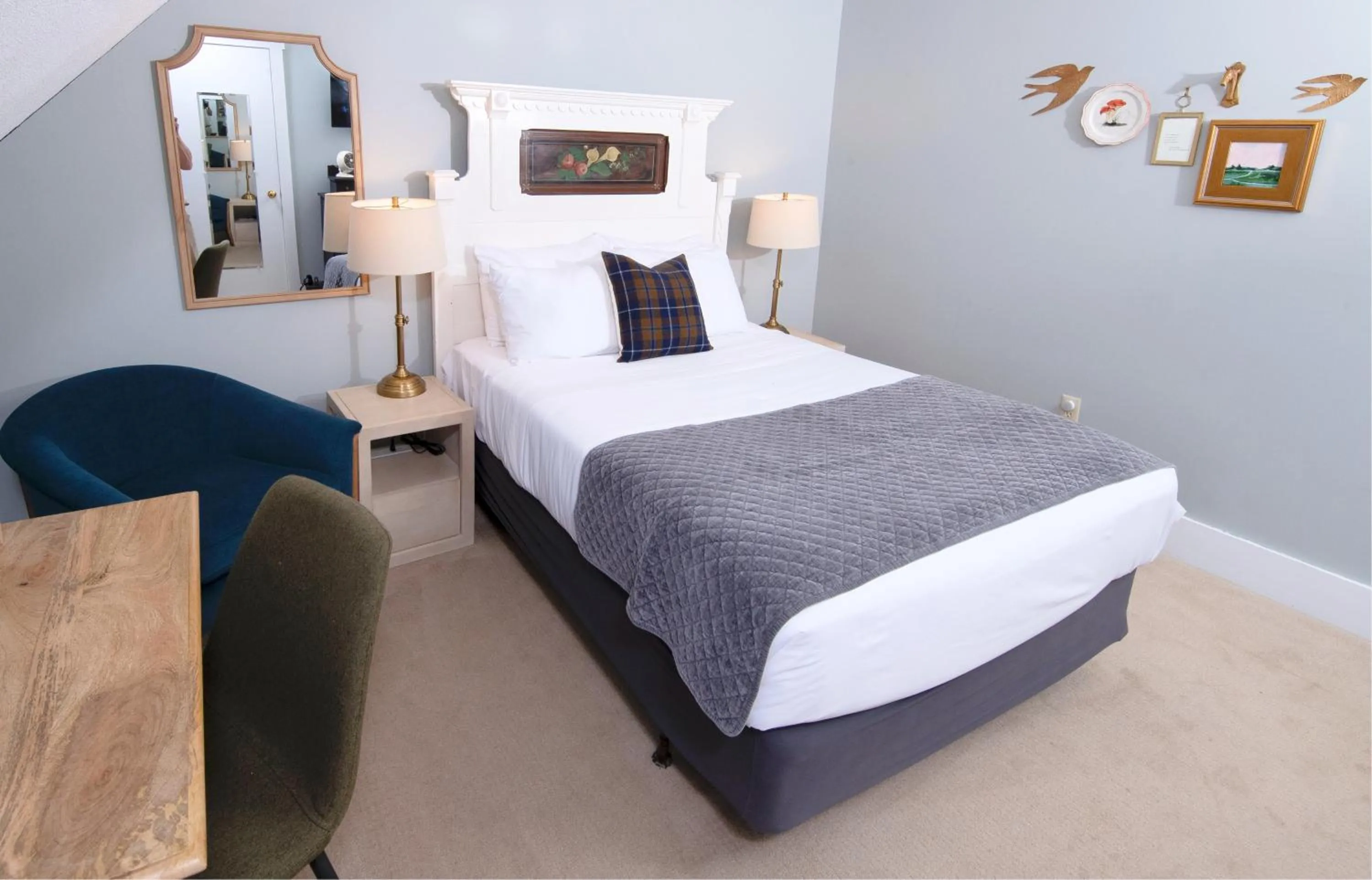 Bedroom, Bed in The New London Inn