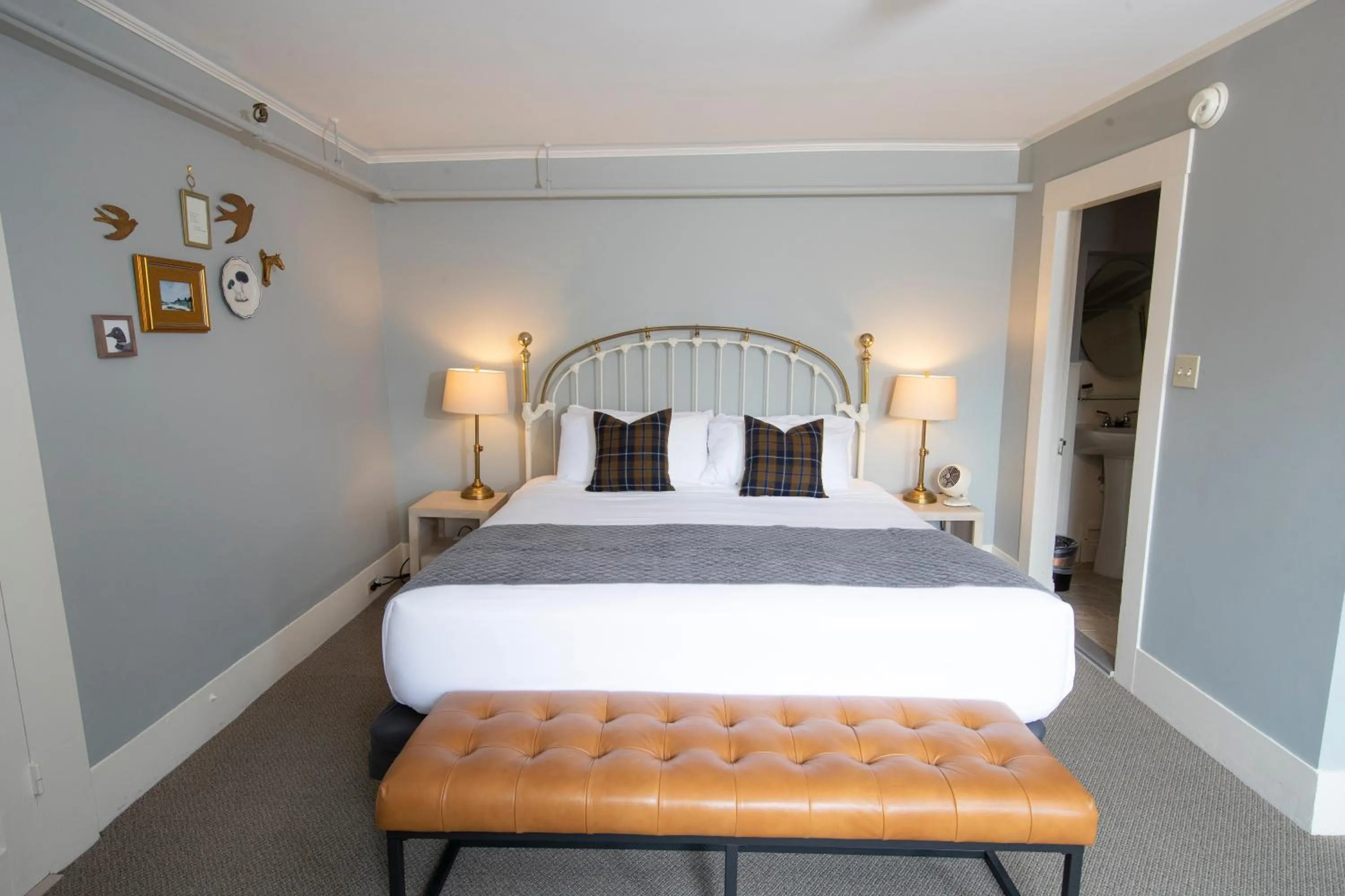 Bedroom, Bed in The New London Inn