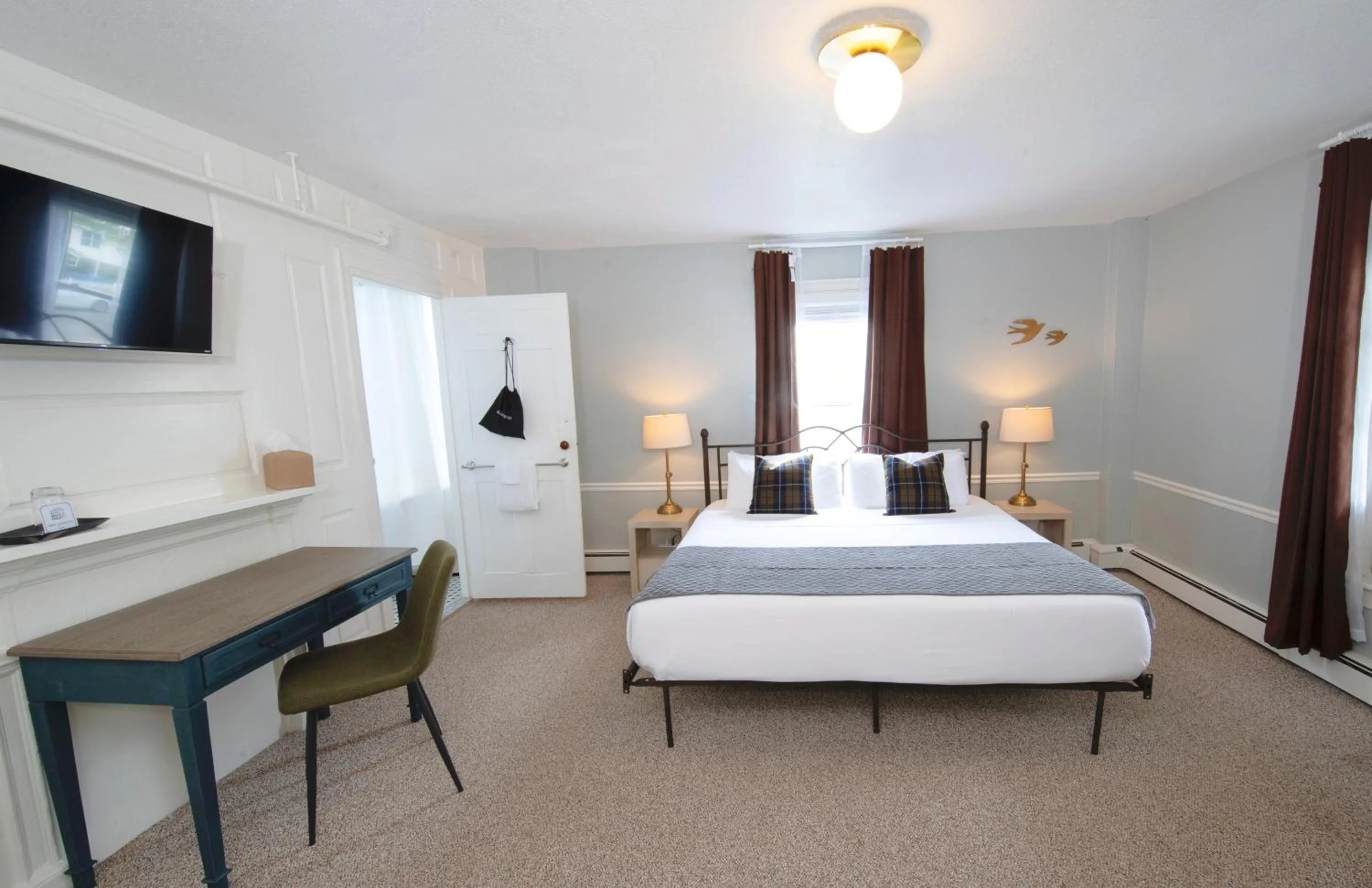Bedroom, Bed in The New London Inn