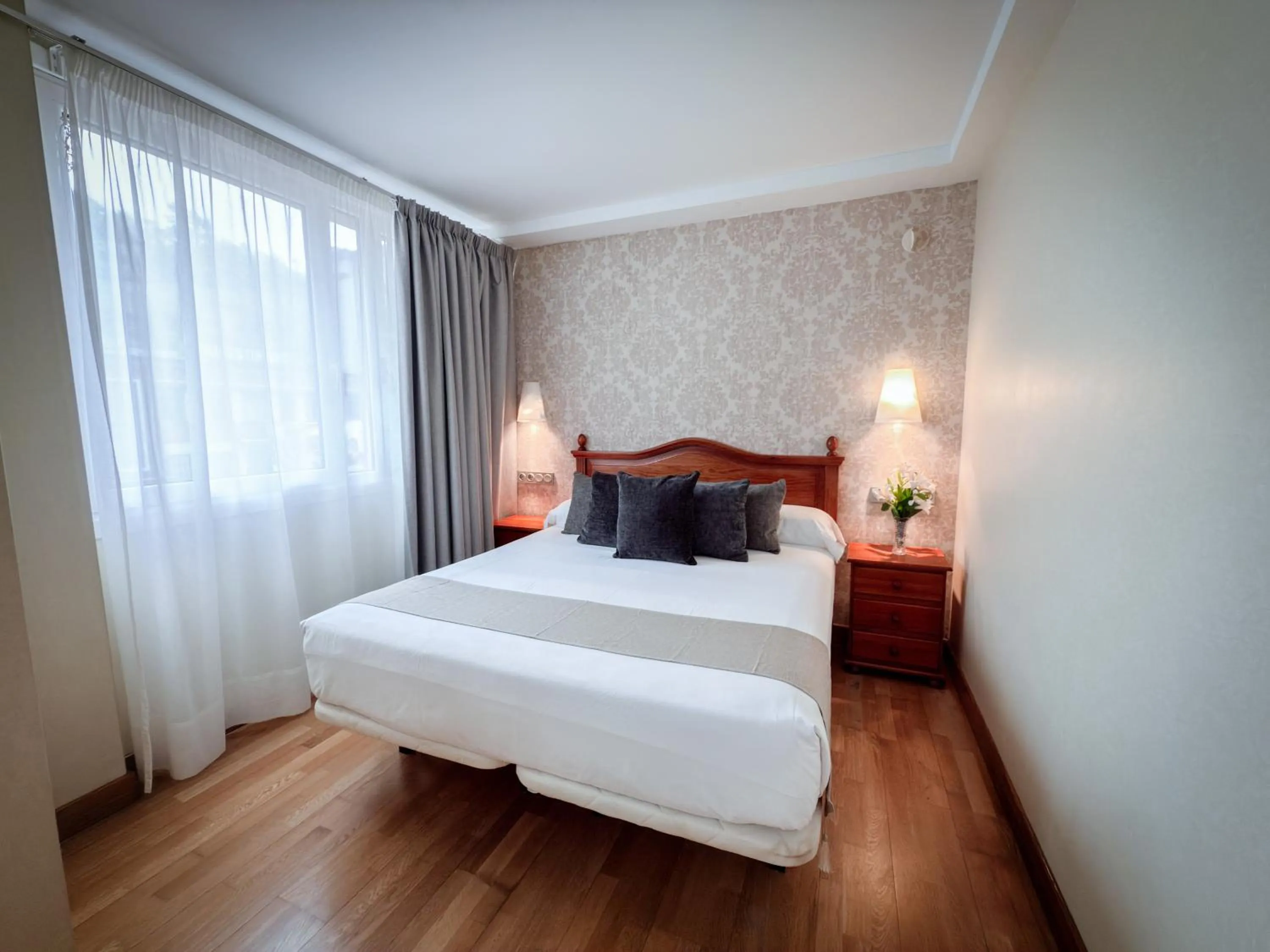 Bedroom, Bed in Hotel Villa De Ermua